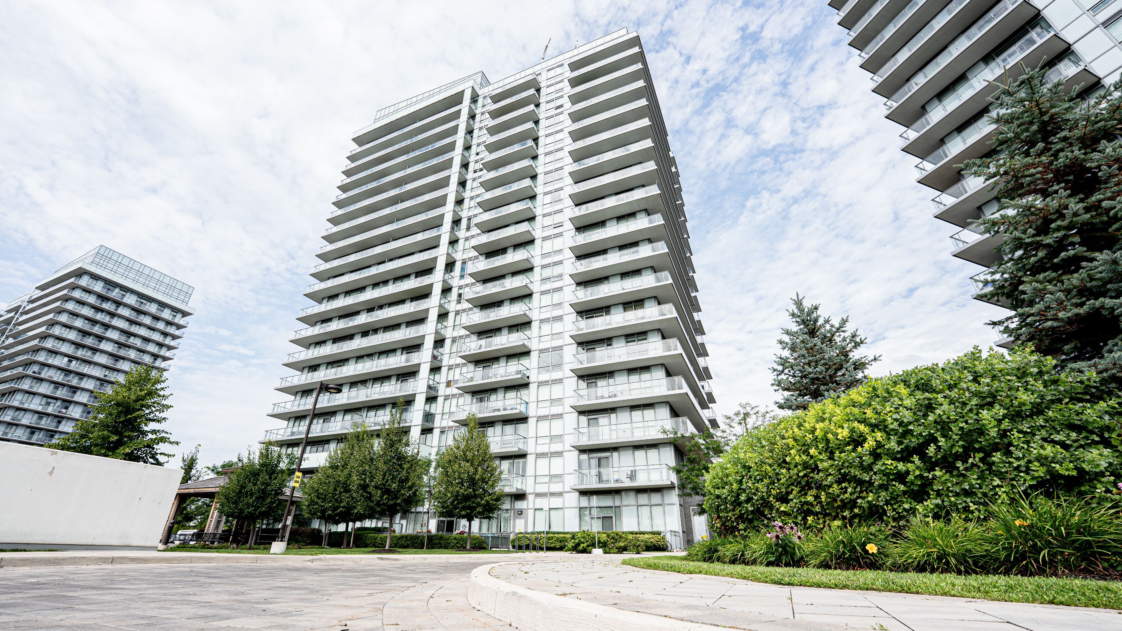4677 Glen Erin Drive 601, Mississauga, On L5m 2e3