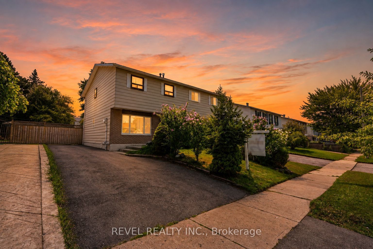 24 Bramhall Circle, Brampton, On L6v 2g4