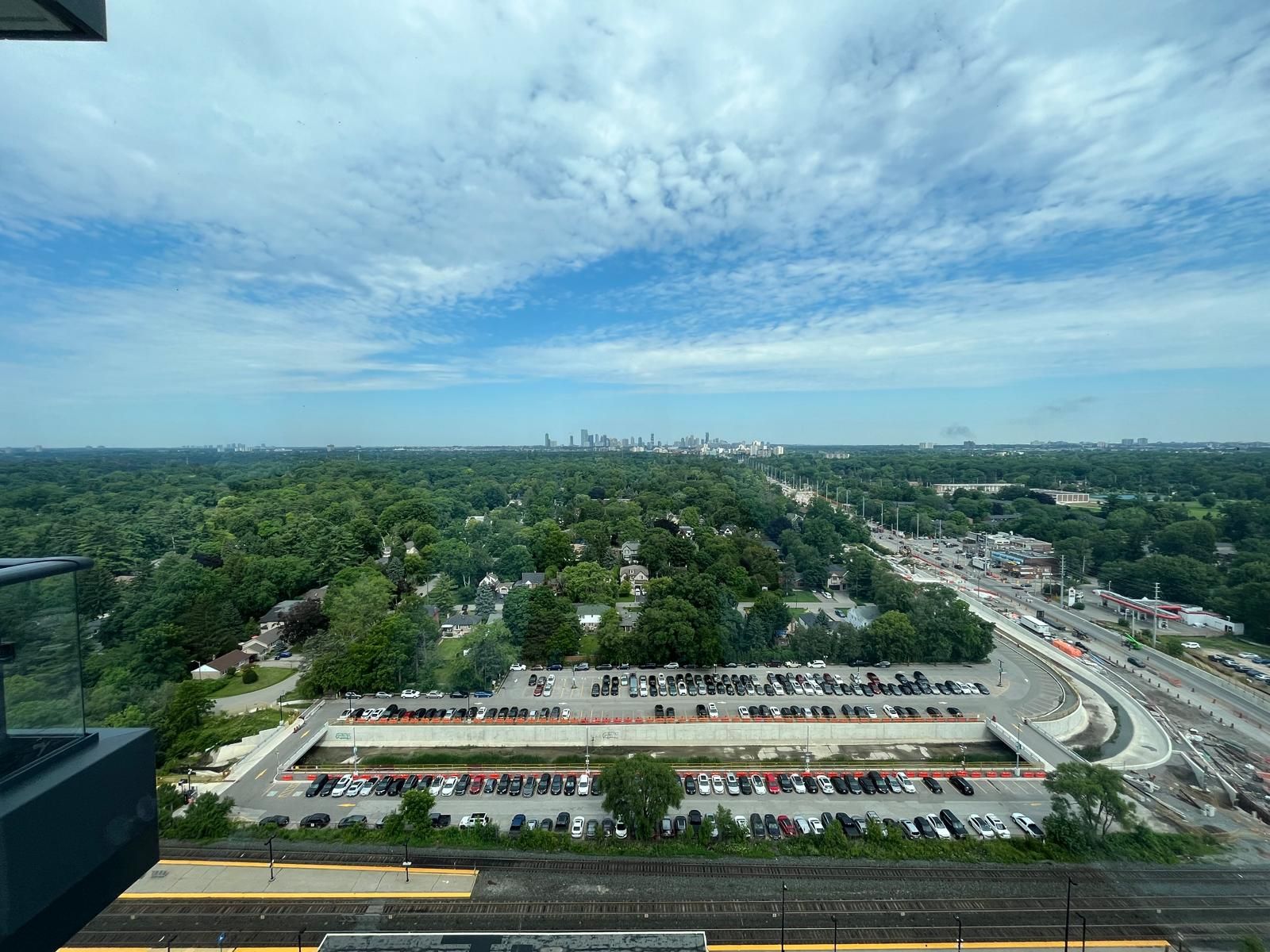 28 Ann Street 2008, Mississauga, On L5g 3g1