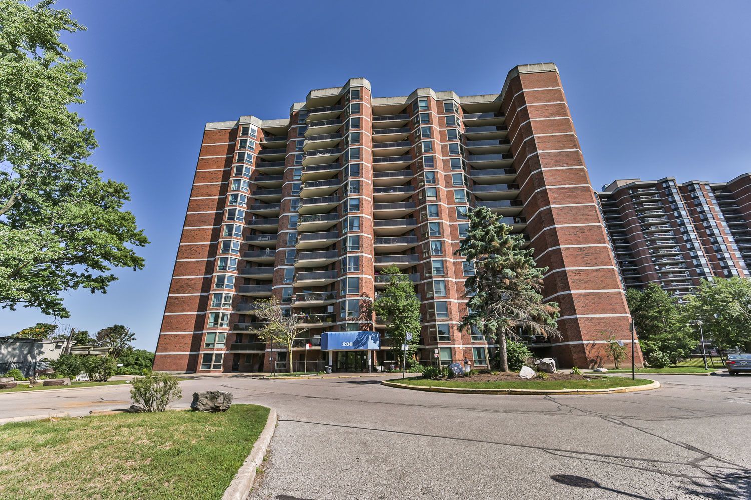 238 Albion Road 408, Toronto, On M9w 6a7