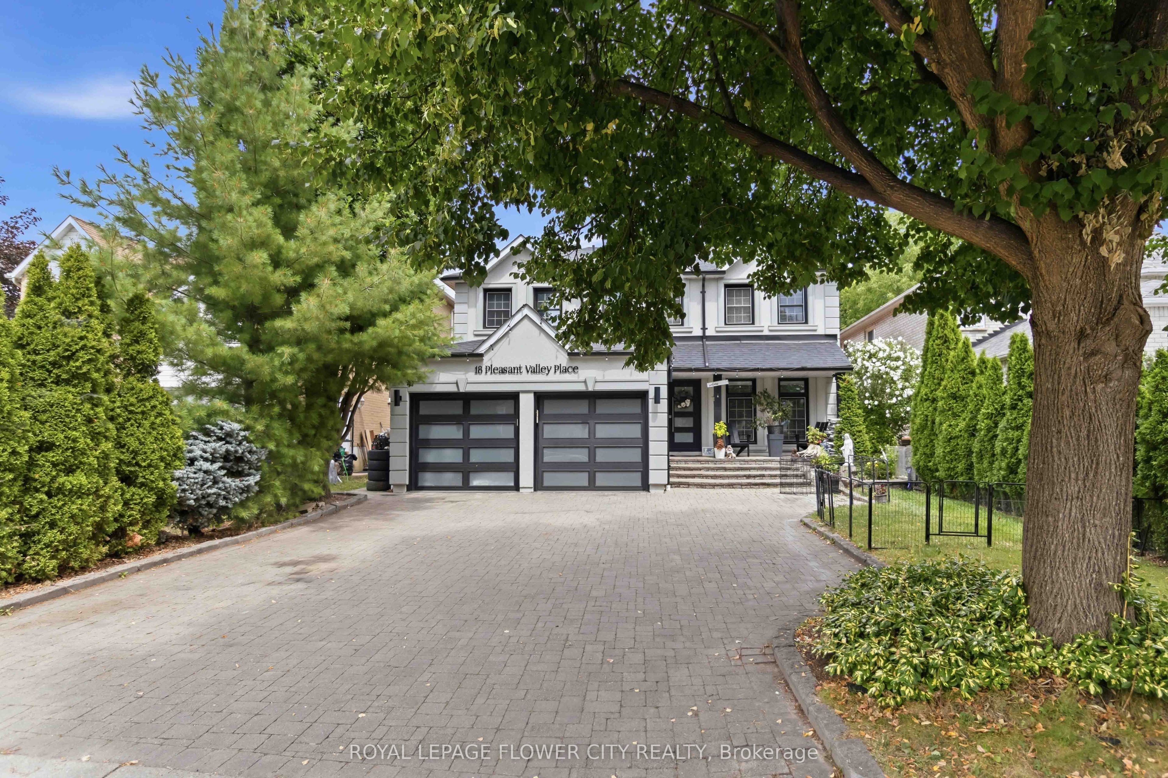 18 Pleasant Valley Place, Brampton, On L6s 5s2