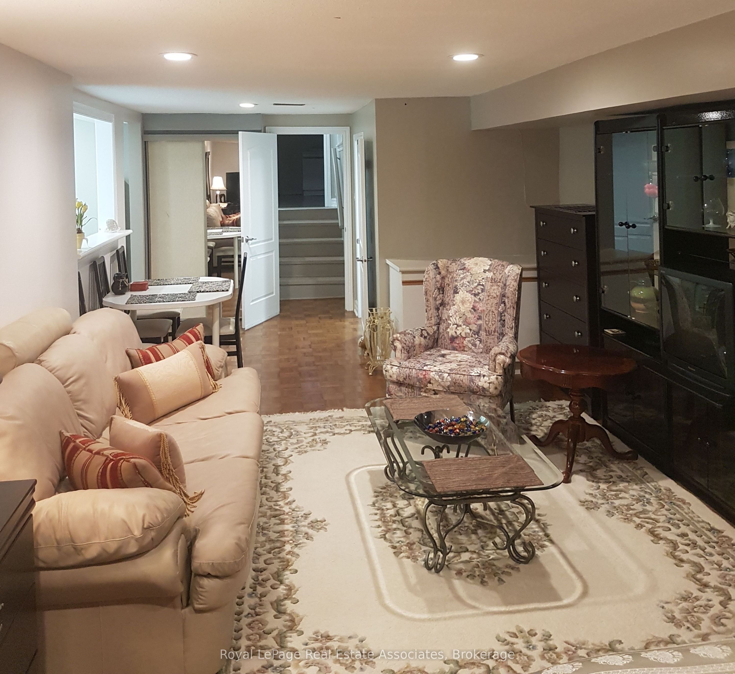 3323 Queen Frederica Drive, Mississauga, On L4y 2z9