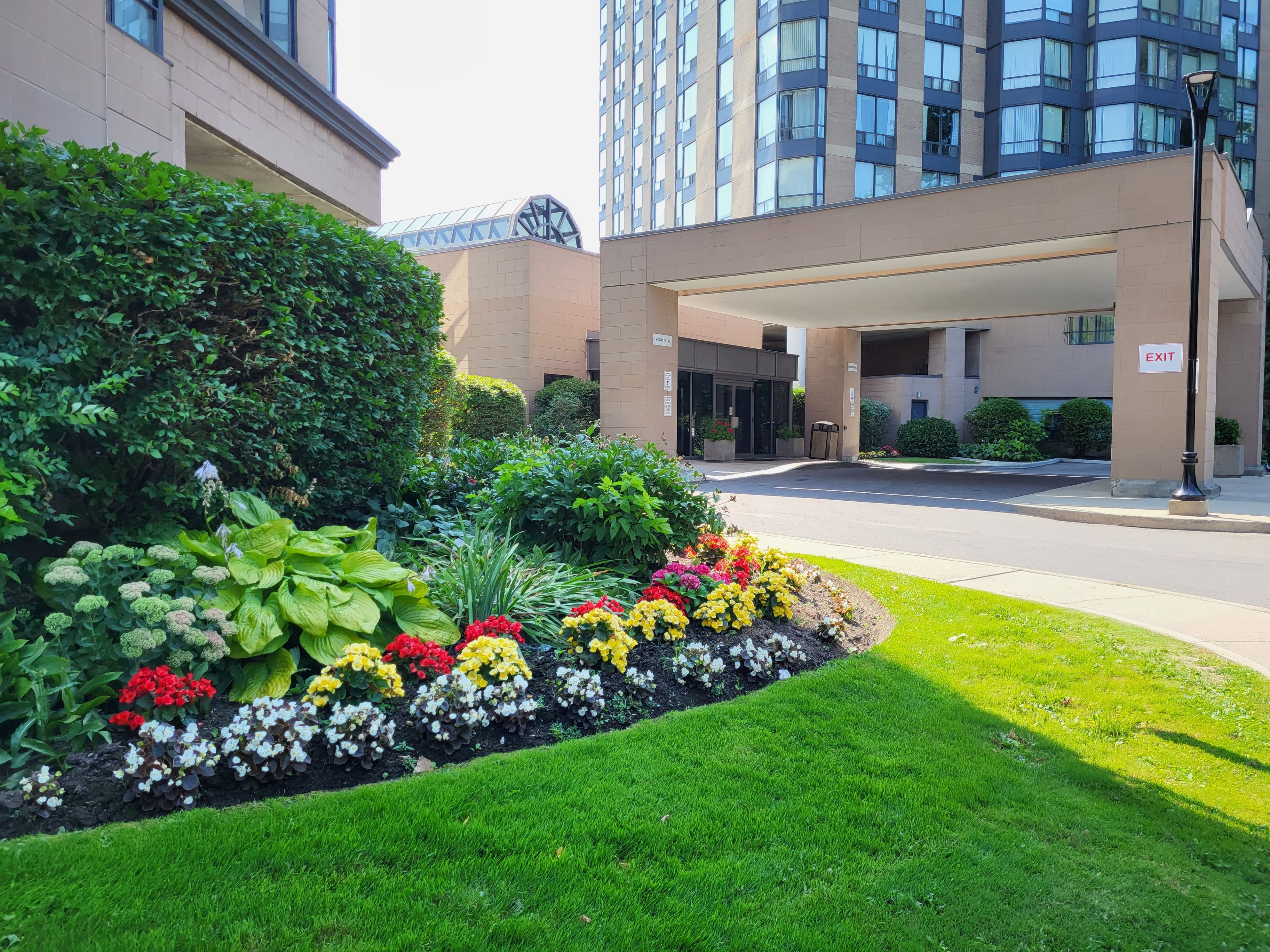 1 Hickory Tree Road 1207, Toronto, On M9n 3w4