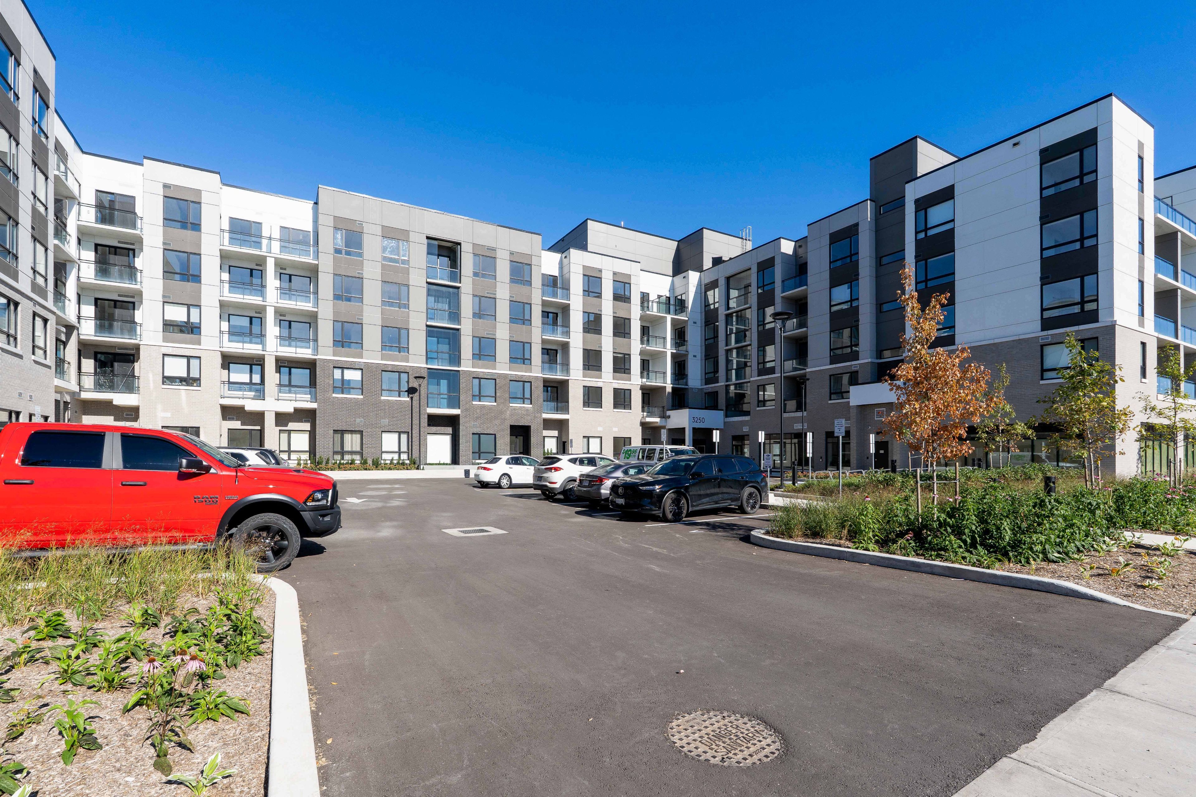 3250 Carding Mill Trail 333, Oakville, On L6m 5t3