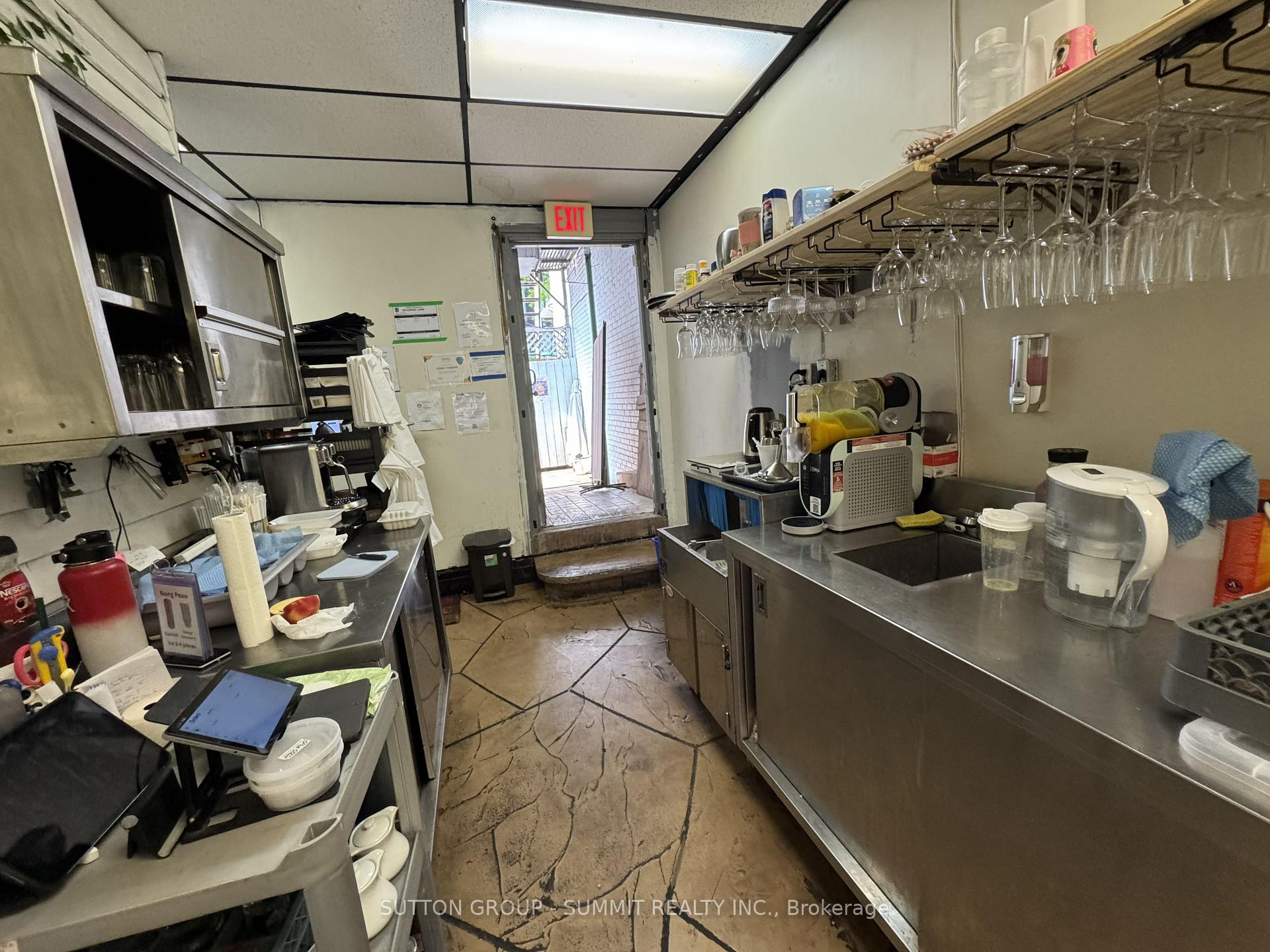 414 Roncesvalles Avenue, Toronto, On M6r 2n2