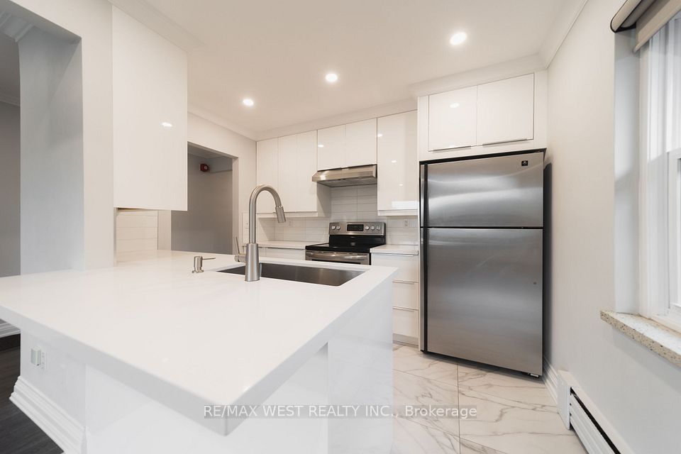 237 Melrose Street 7, Toronto, On M8y 1b8