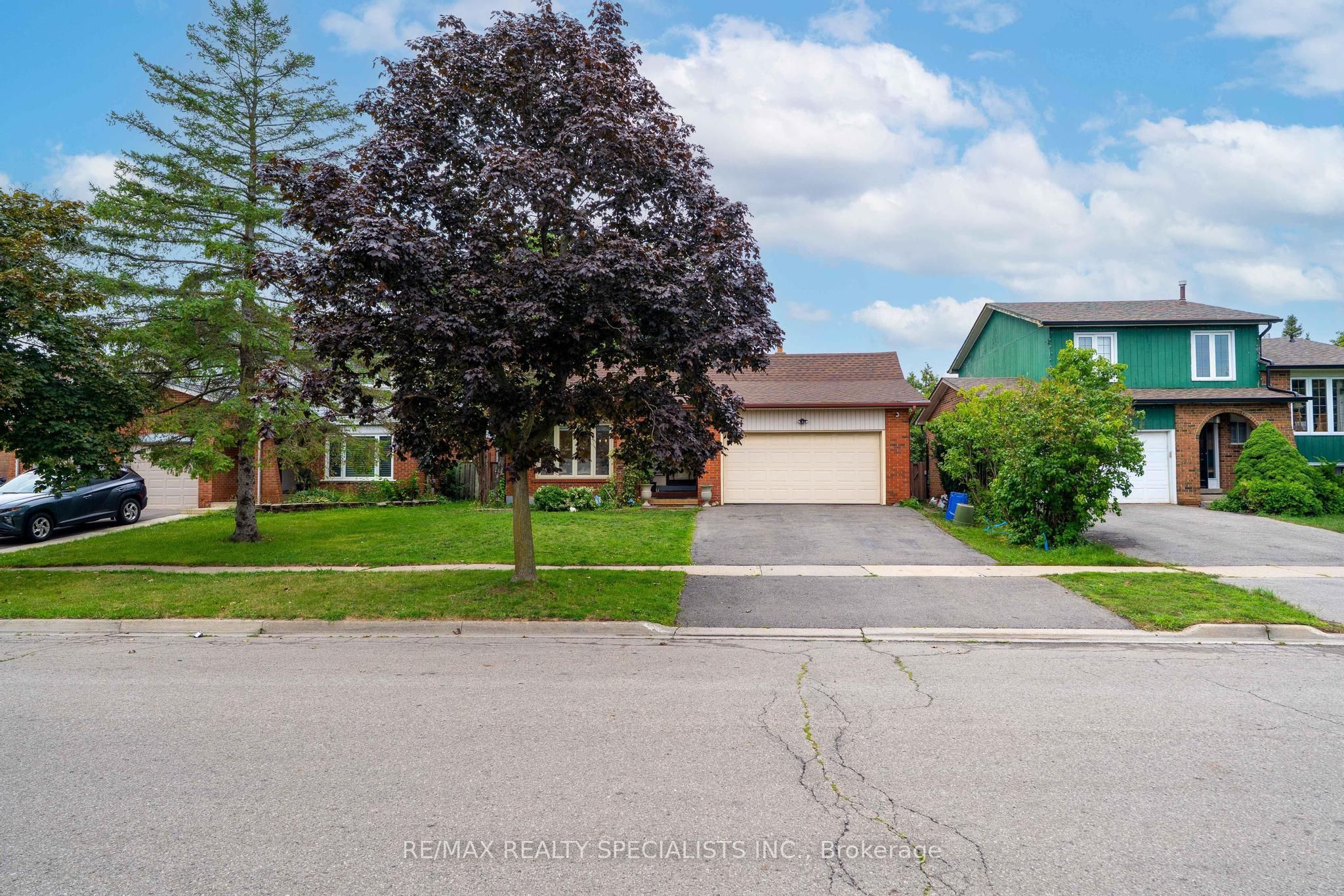 29 Blackthorn Lane, Brampton, On L6v 3k7