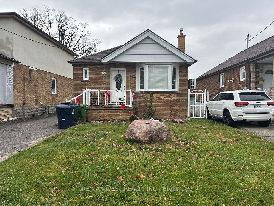 28 Snider Avenue Lower, Toronto, On M6e 4r9