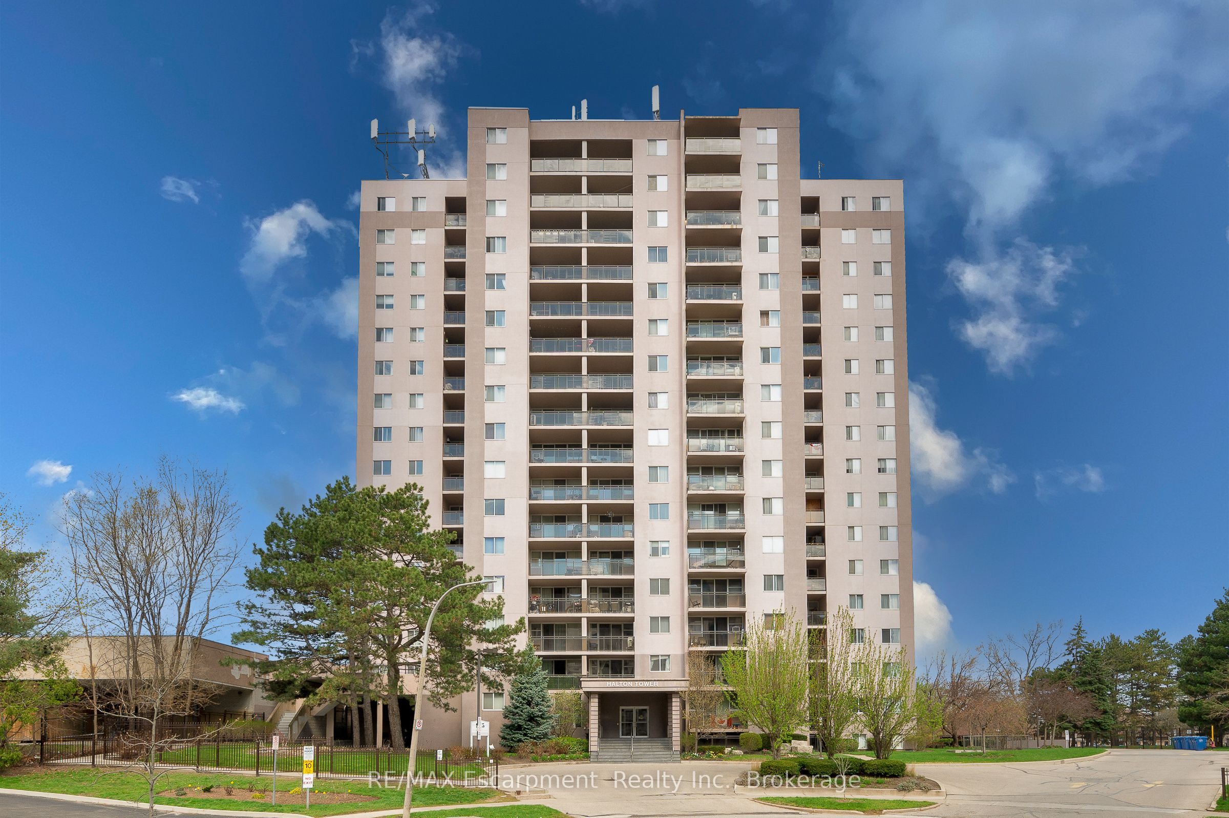 975 Warwick Court 310, Burlington, On L7t 3z7