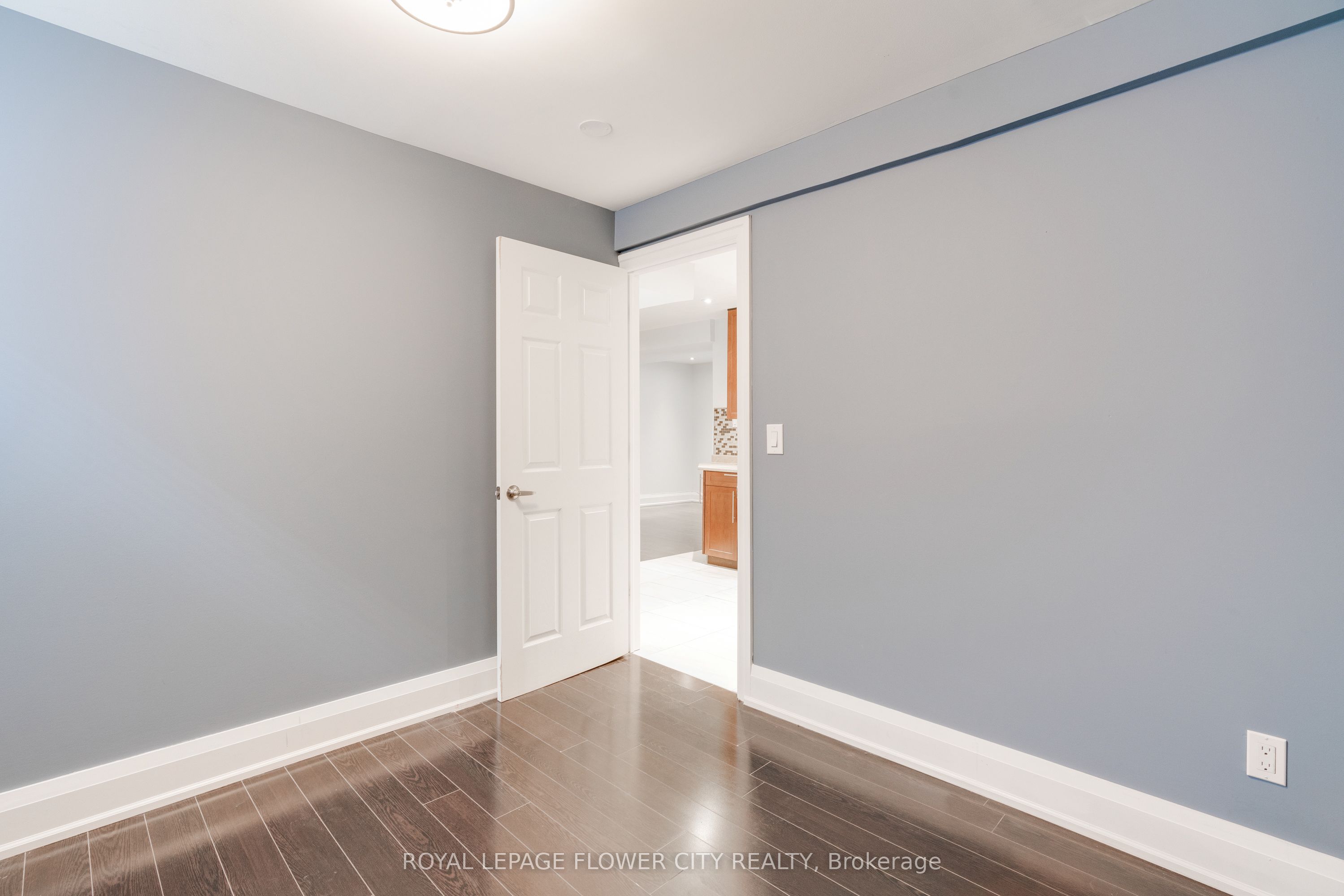 5674 Whitehorn Avenue E, Mississauga, On L5v 2a9