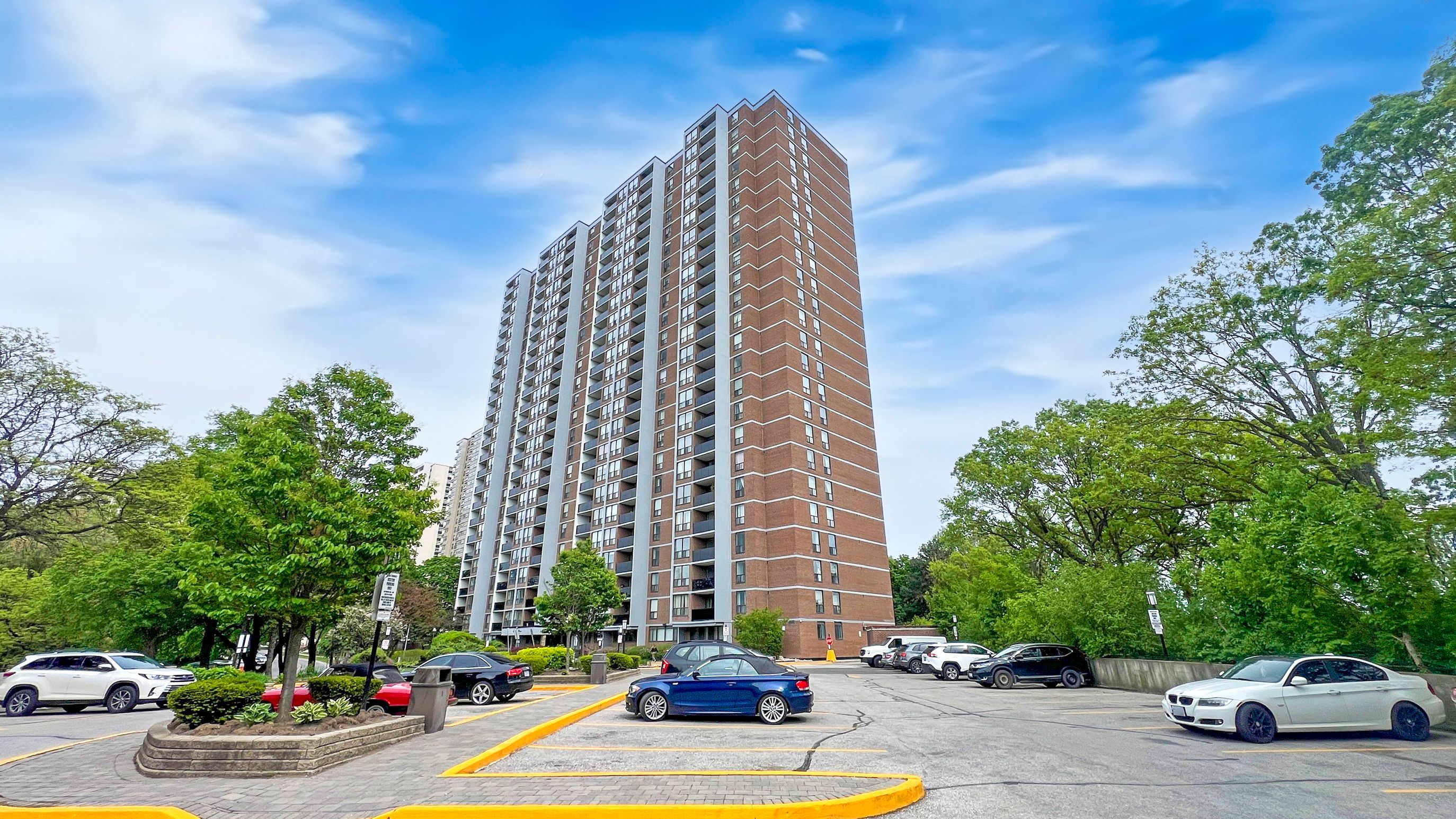 85 Emmett Avenue 1811, Toronto, On M6m 5a2