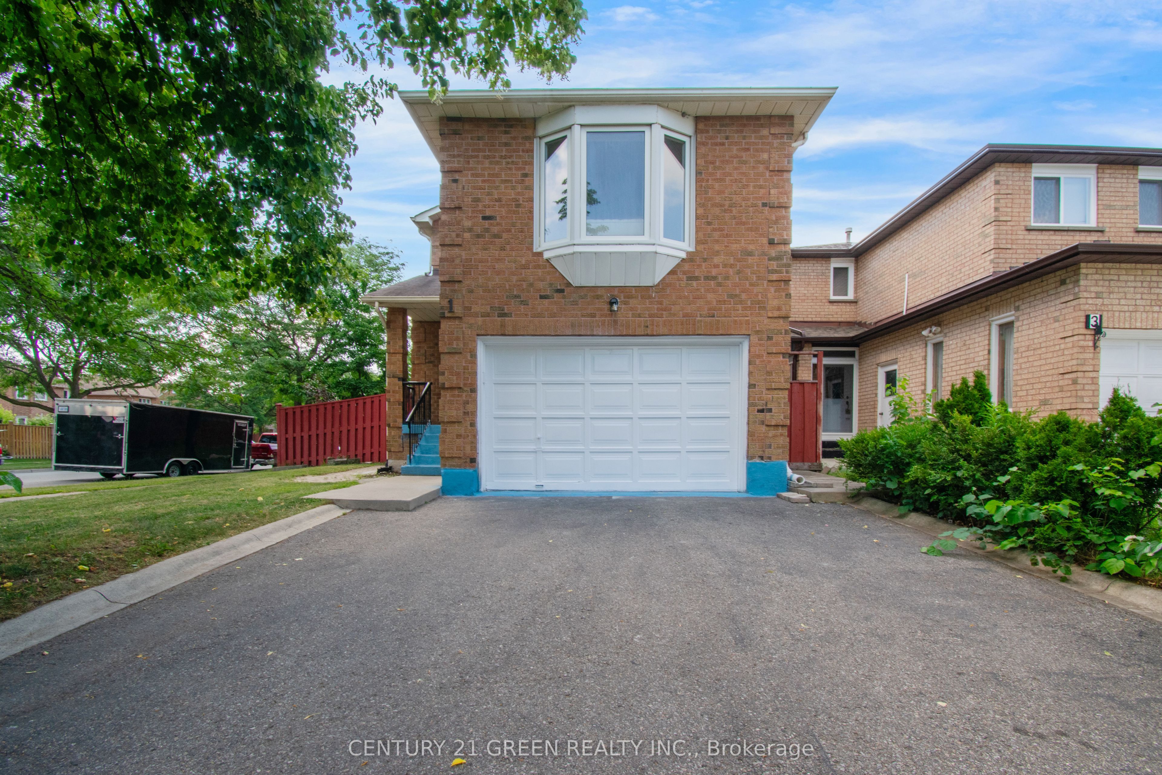 1 Candy Crescent, Brampton, On L6x 3t8