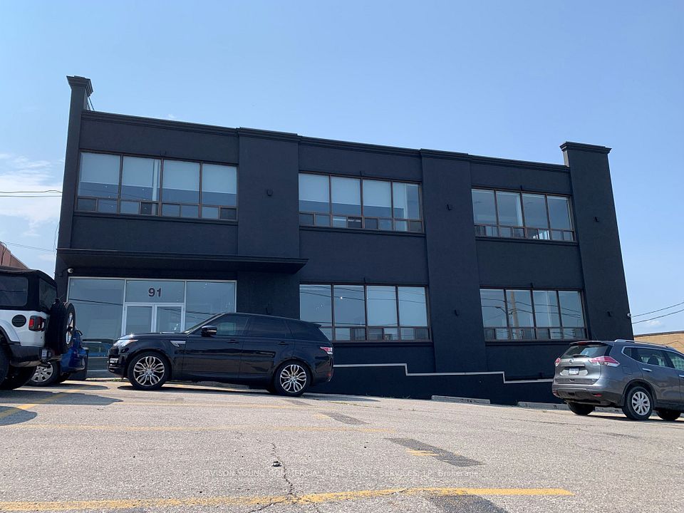91 Tycos Drive 204b, Toronto, On M6b 1w3