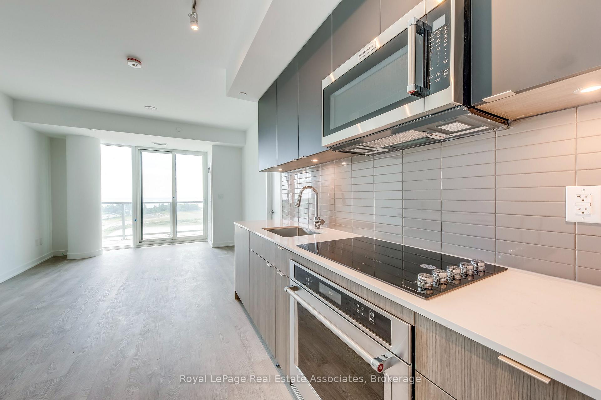 220 Missinnihe Way 806, Mississauga, On L5h 0a9