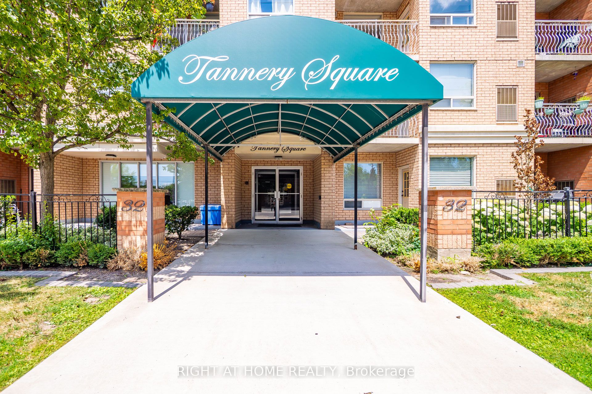 32 Tannery Street 607, Mississauga, On L5m 6t6