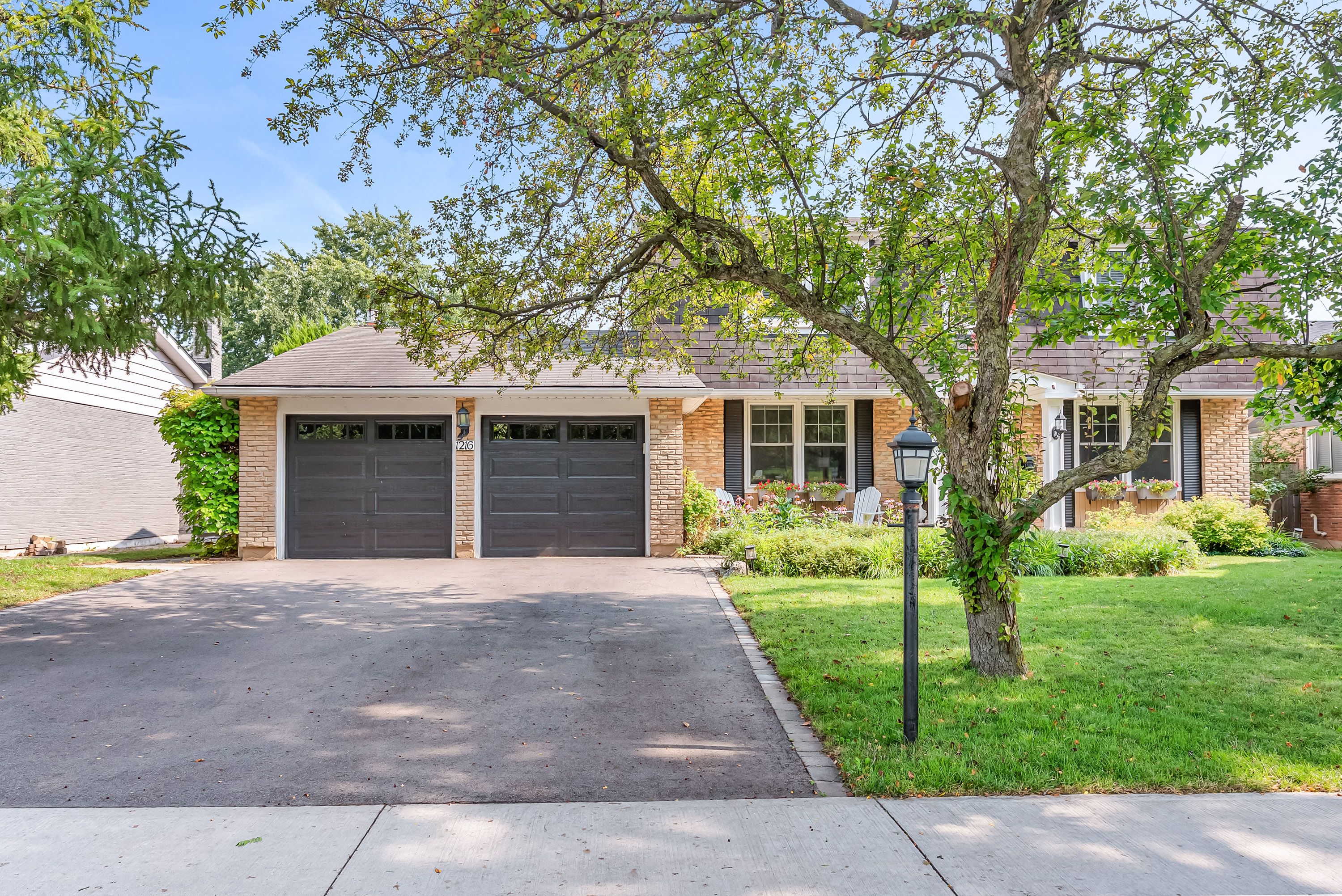 1216 Tyandaga Park Drive, Burlington, On L7p 1m8