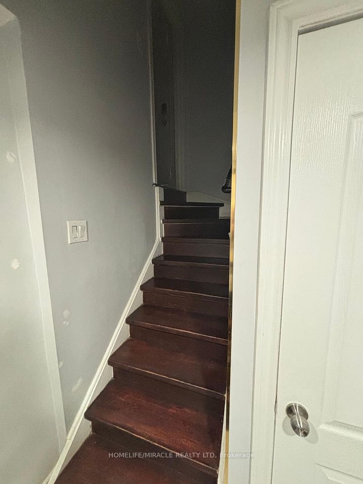 16 Truro Circle, Brampton, On L7a 4e4