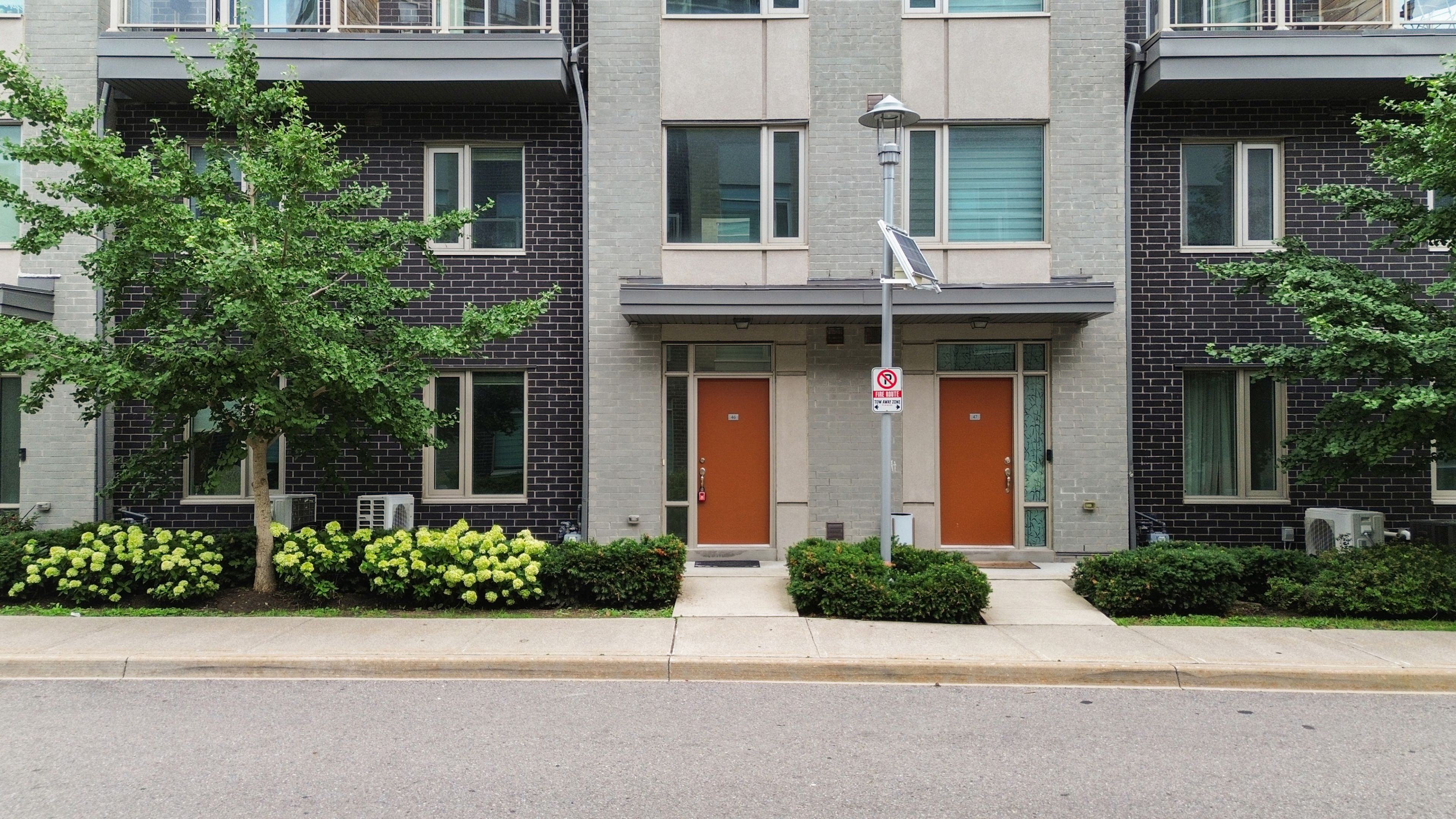 26 Applewood Lane 46, Toronto, On M9c 0c1