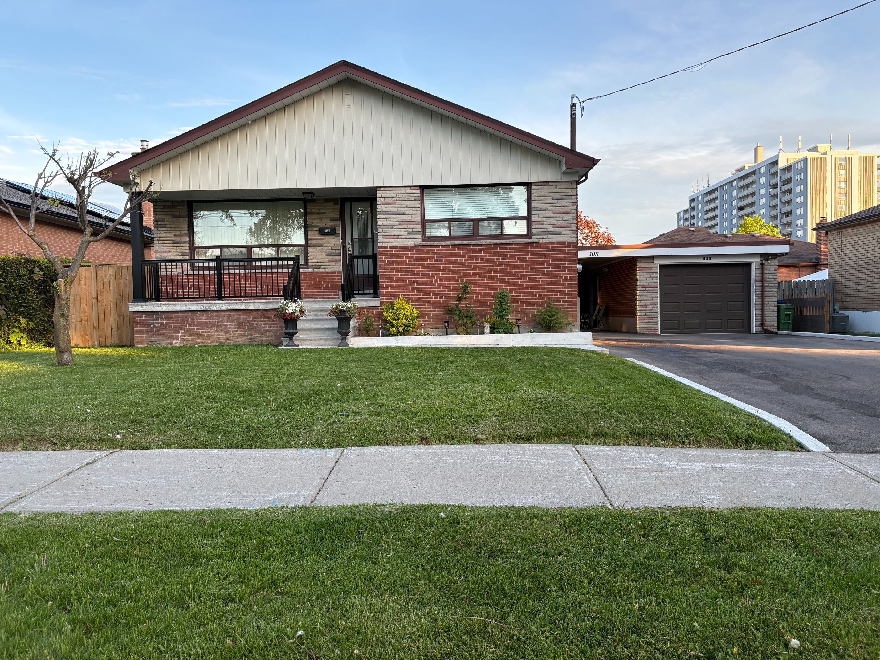 105 Hallsport Crescent, Toronto, On M3m 2k5