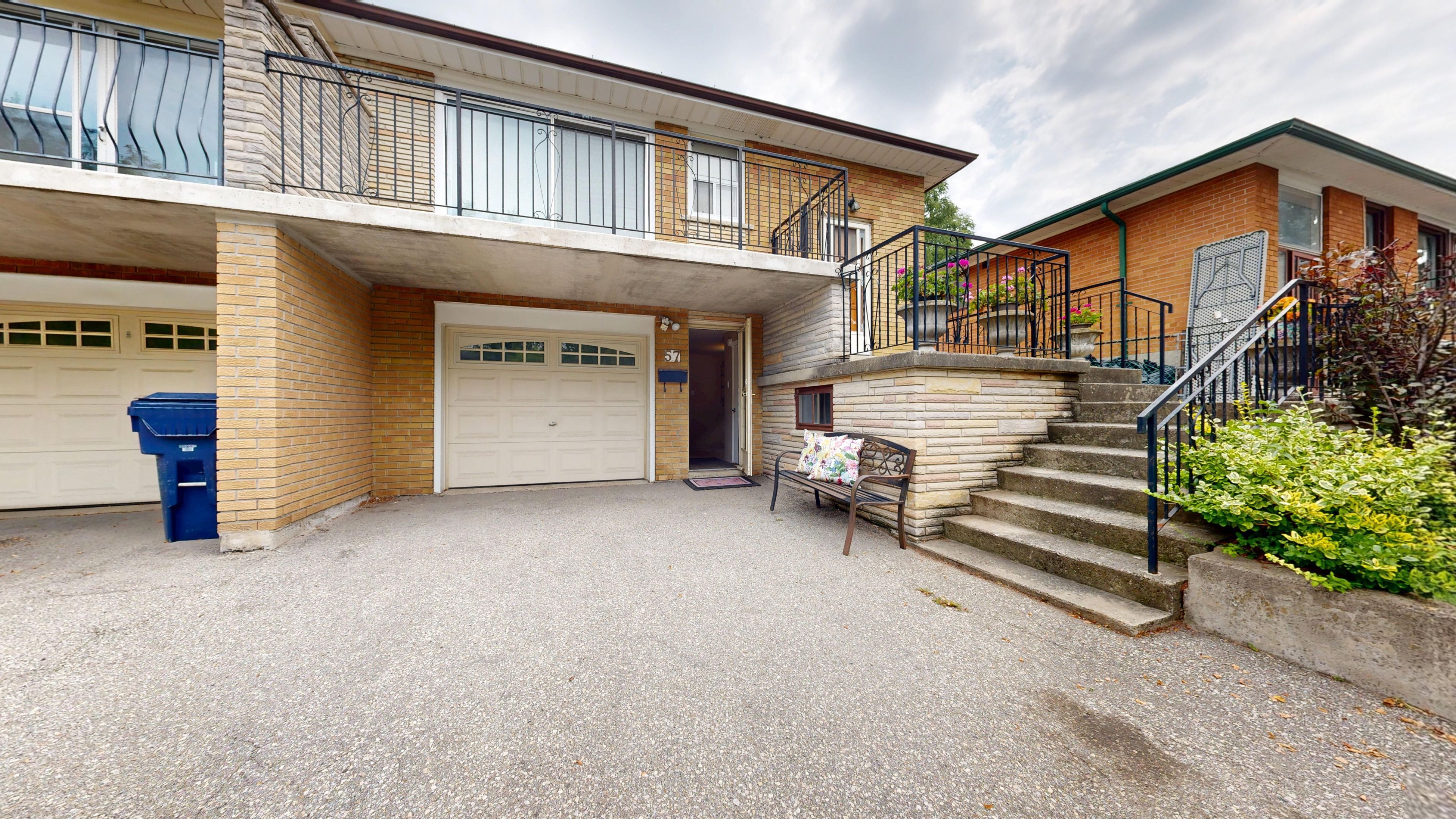 57 Hucknall Road, Toronto, On M3j 1w1
