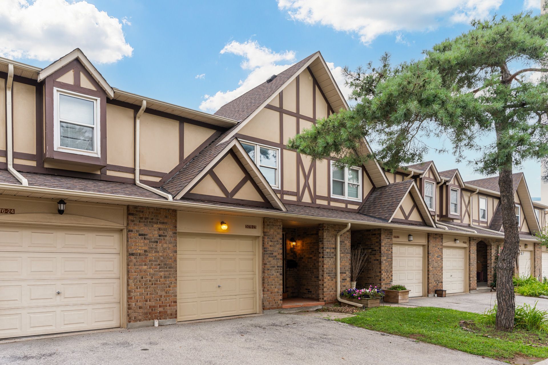 5076 New Street 23, Burlington, On L7l 1v1