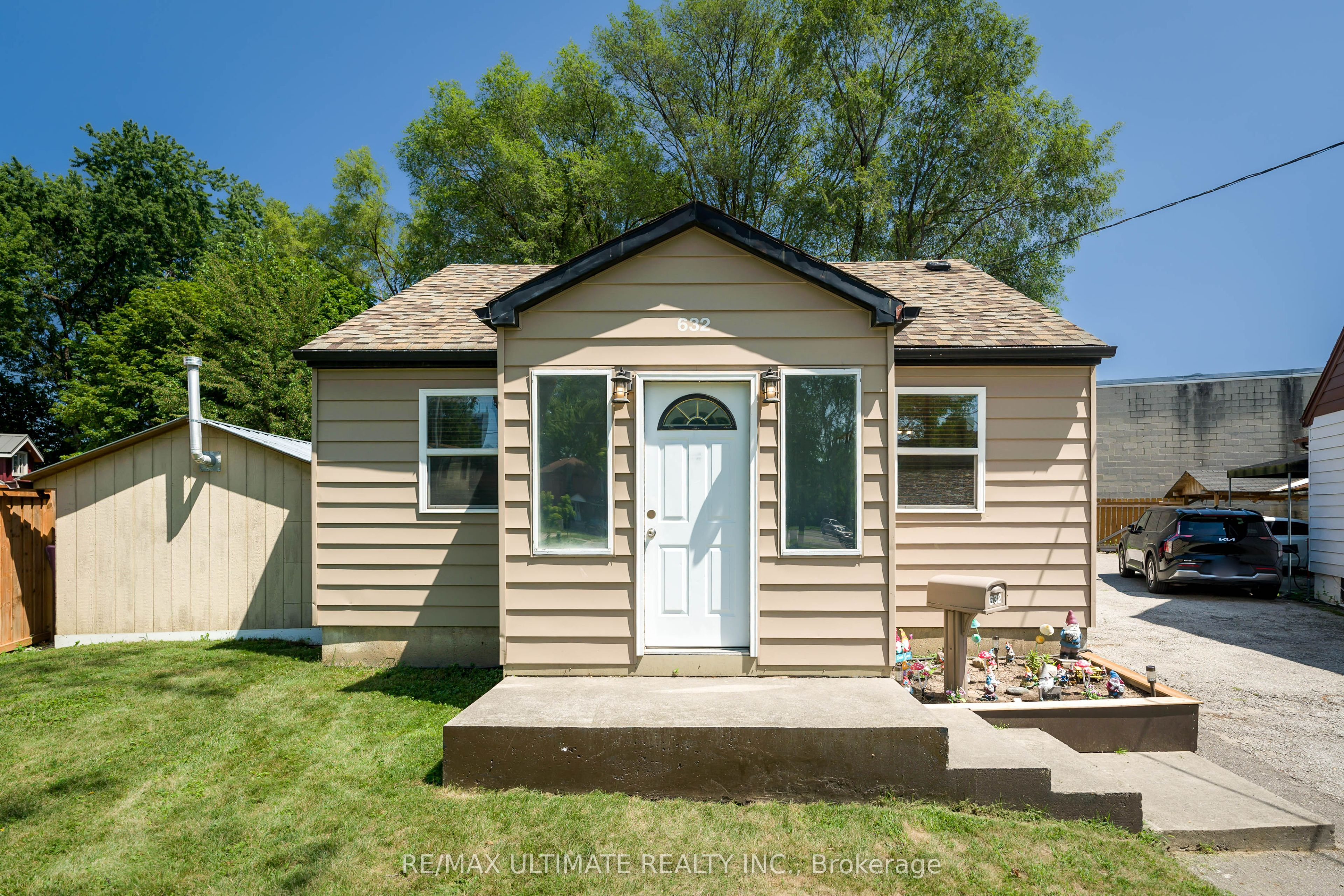 632 Trethewey Drive, Toronto, On M6m 4c3
