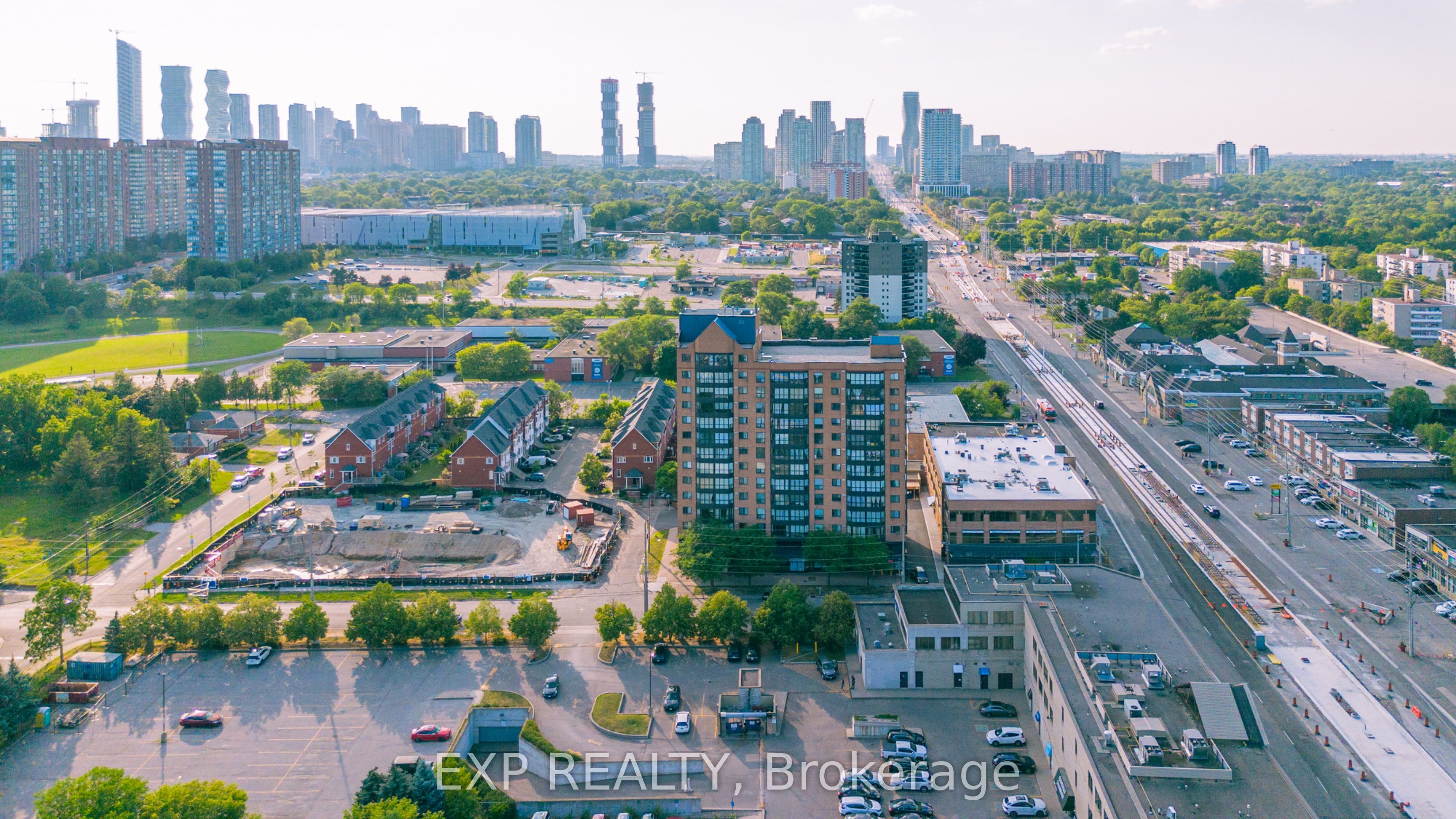 25 Agnes Street 202, Mississauga, On L5b 3x7