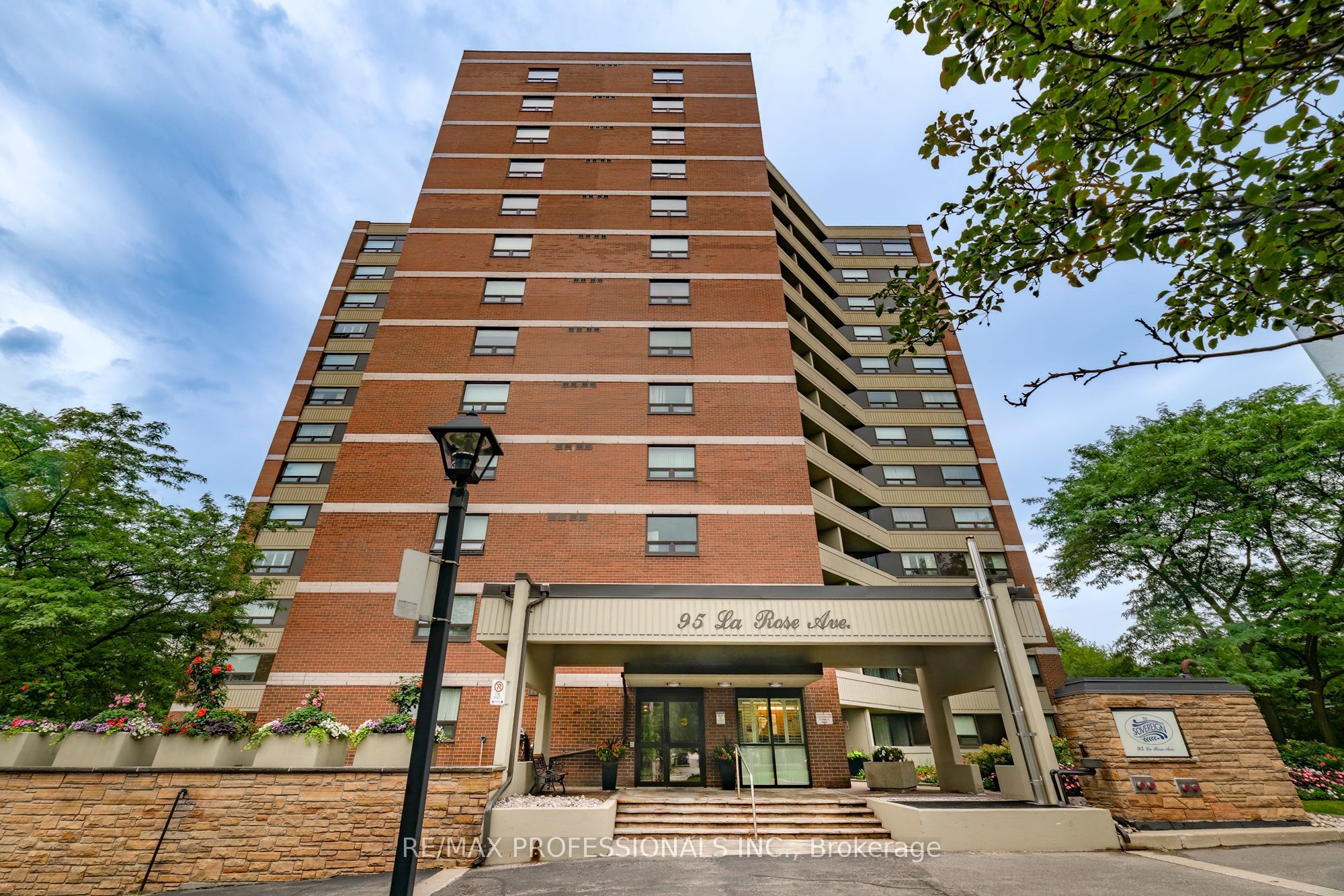 95 La Rose Avenue 105, Toronto, On M9p 3t2