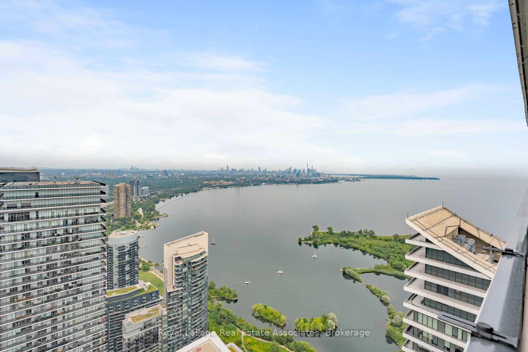 30 Shore Breeze Drive 6104, Toronto, On M8v 0j1
