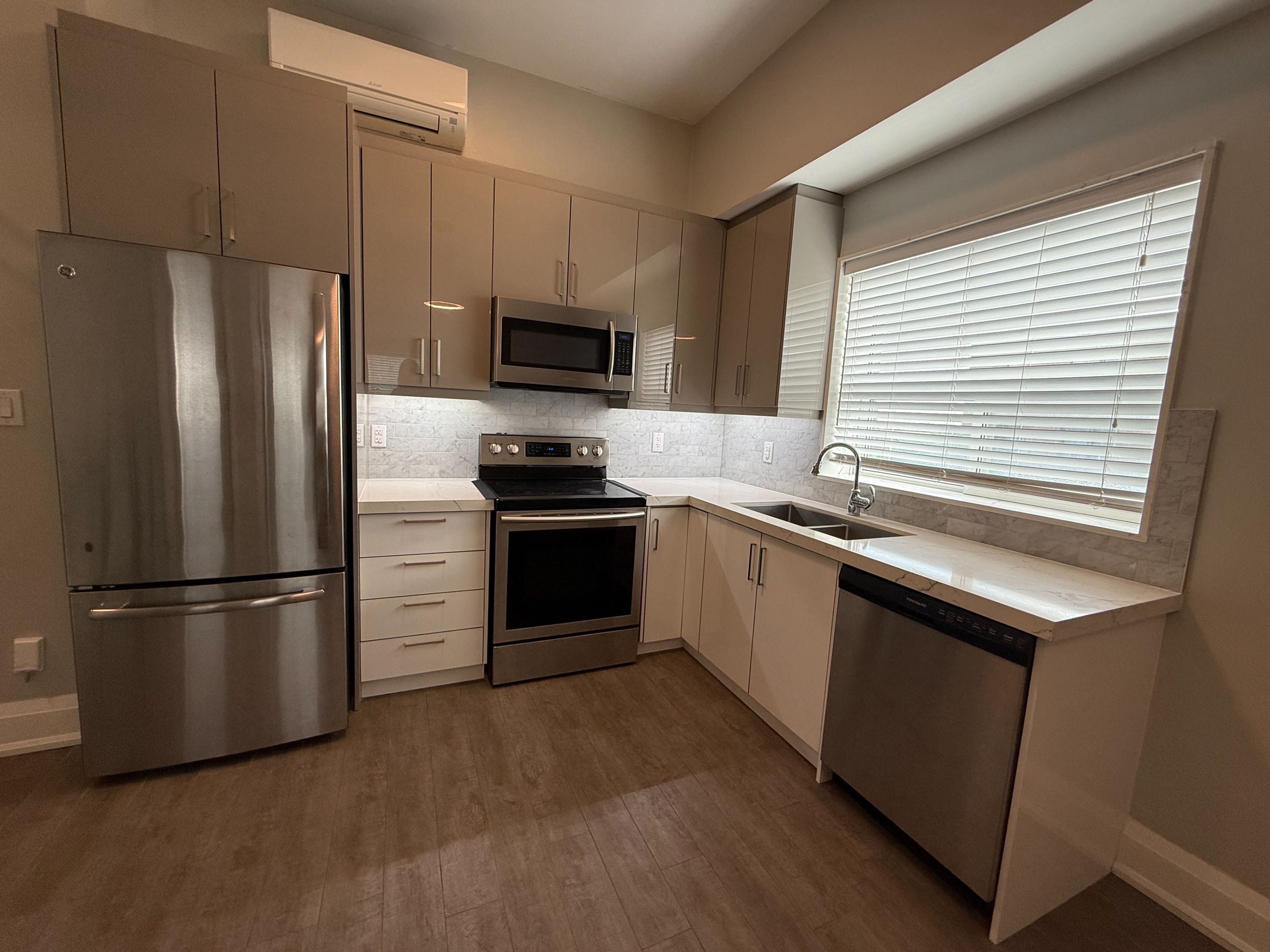 2548 Eglinton Avenue W 3, Toronto, On M6m 1t1