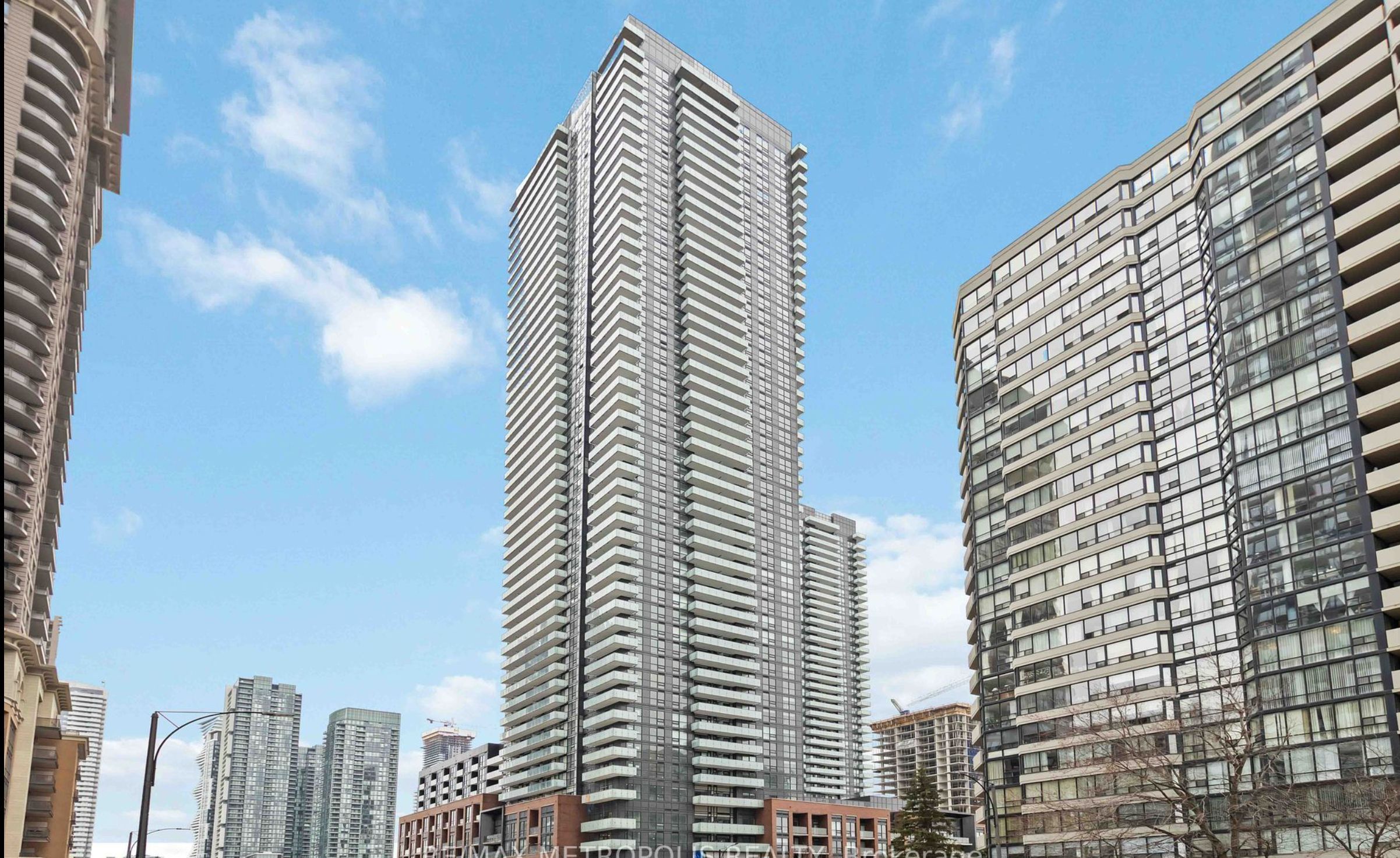 430 Square One Drive 2709, Mississauga, On L5b 0l6