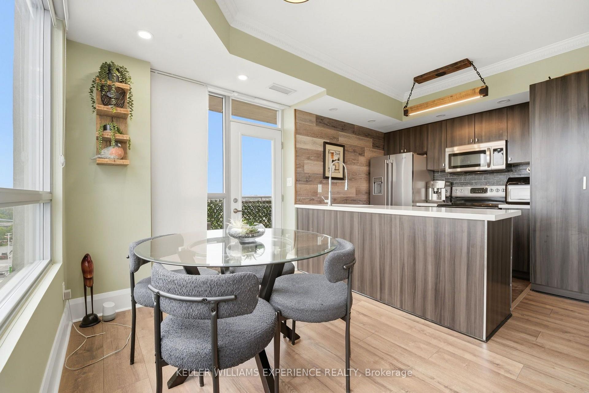 2464 Weston Road 903, Toronto, On M9n 0a2