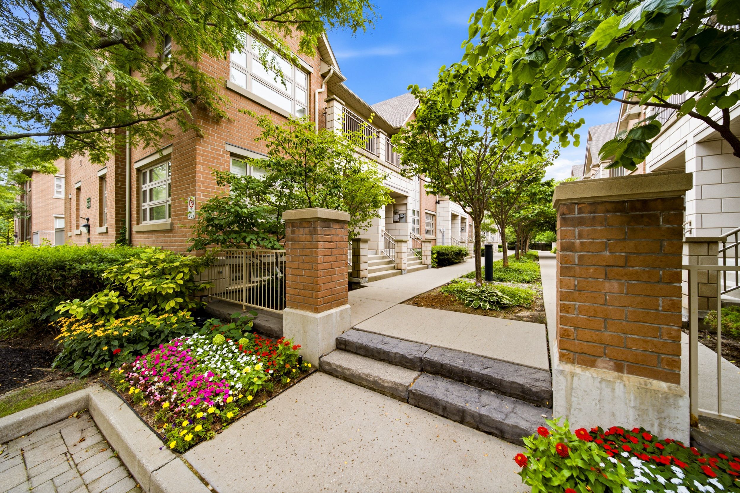 2460 Prince Michael Drive 23, Oakville, On L6h 0g8