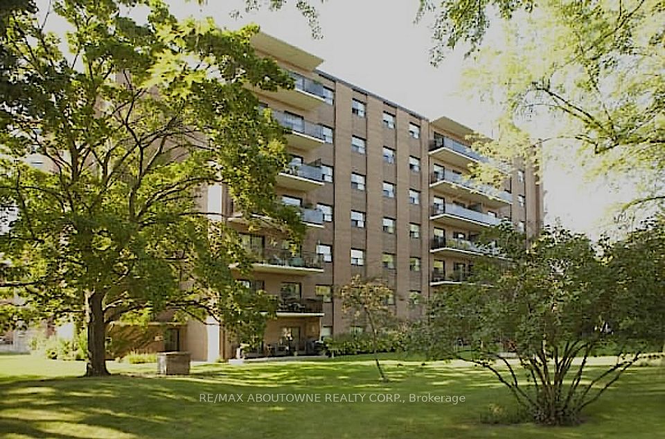 135 Allan Street 109, Oakville, On L6j 3n4