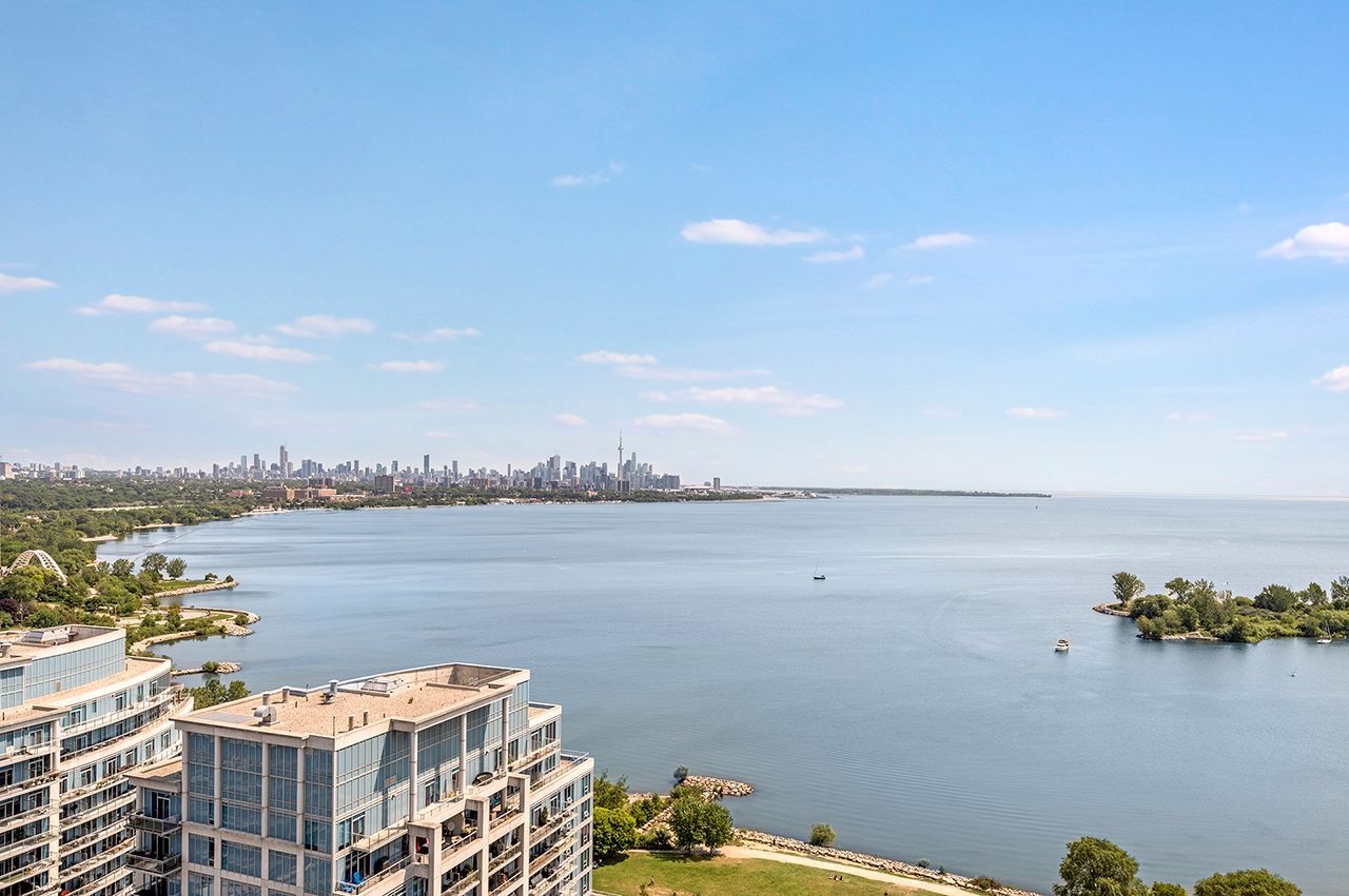 16 Brookers Lane 2407, Toronto, On M8v 0a5