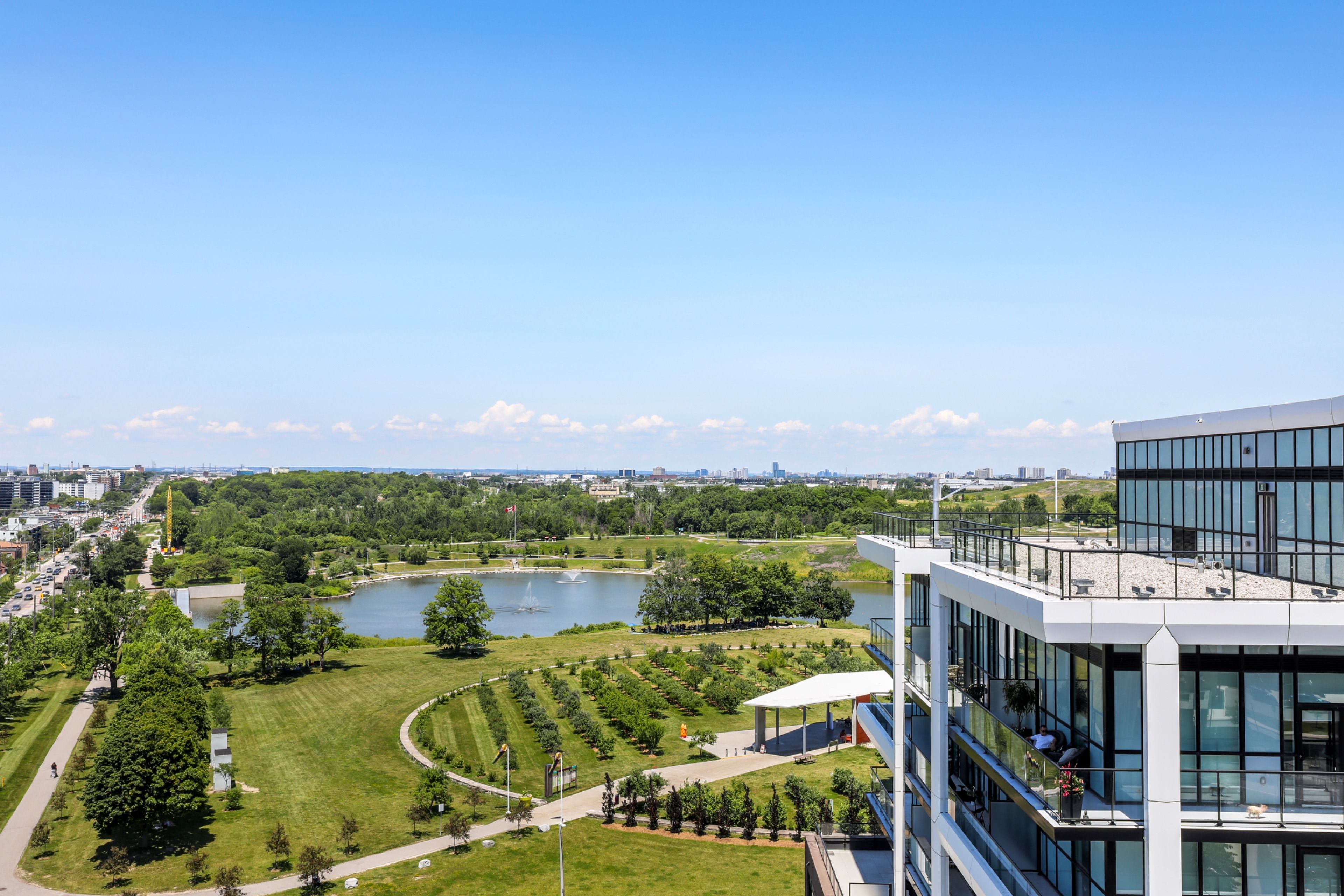 50 George Butchart Drive 906, Toronto, On M3k 0c9