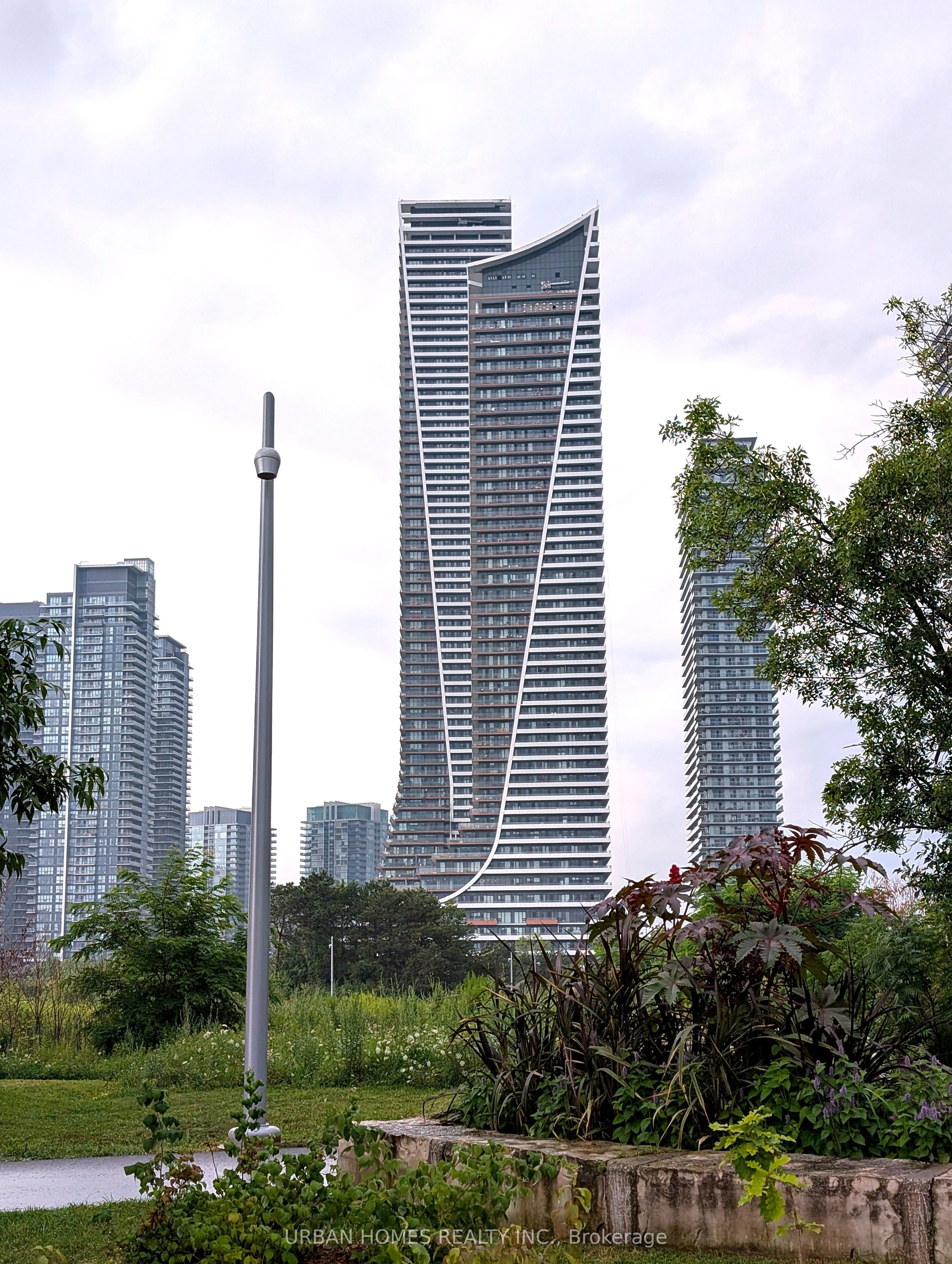 30 Shore Breeze Drive 1512, Toronto, On M8v 0j1