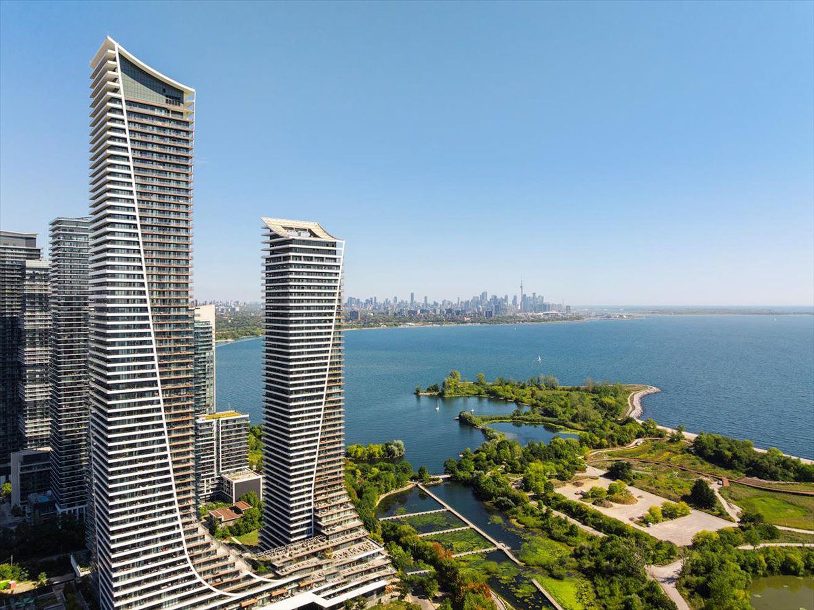20 Shore Breeze Drive 2007, Toronto, On M8v 0c7