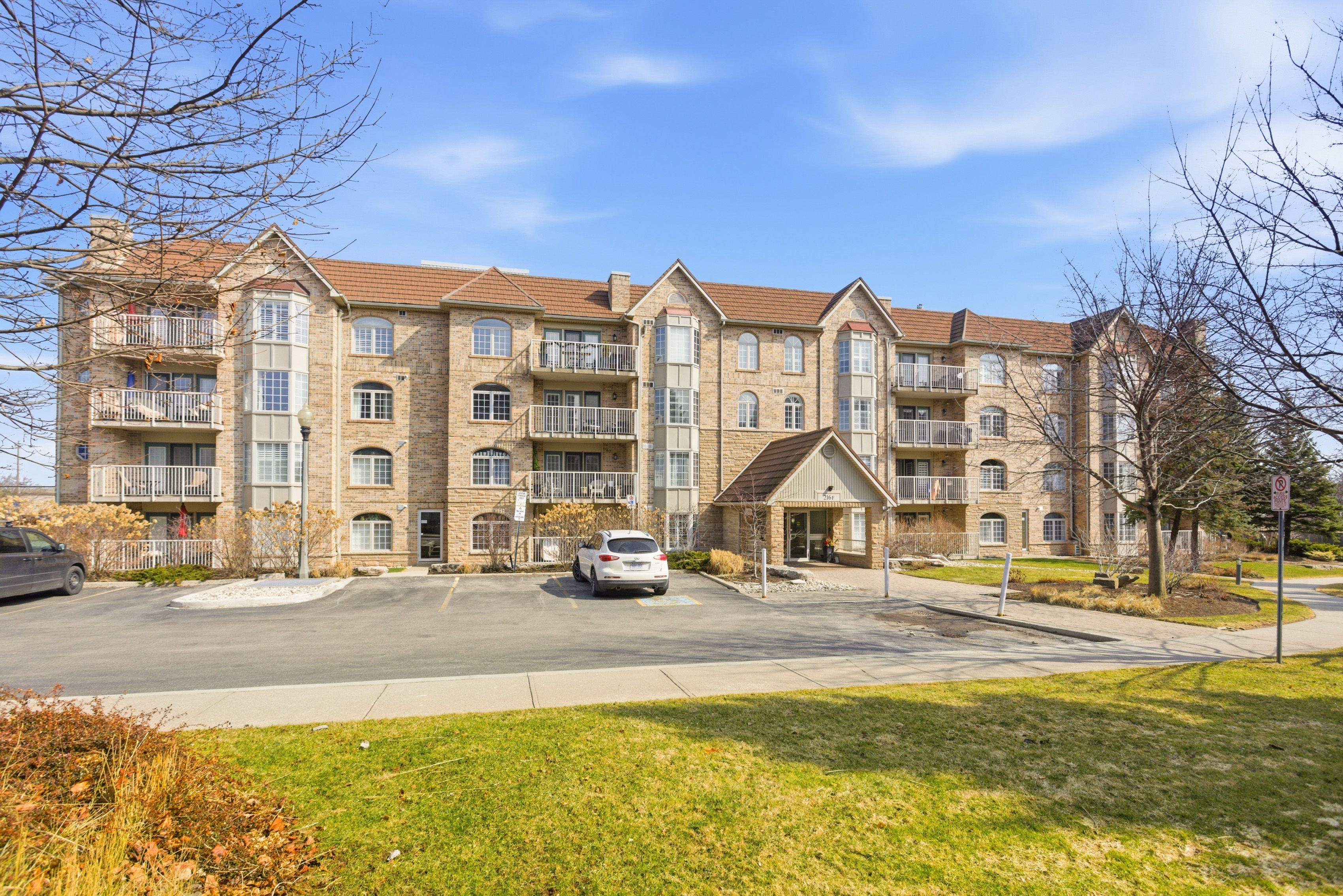 216 Plains Road W F304, Burlington, On L7t 4m1