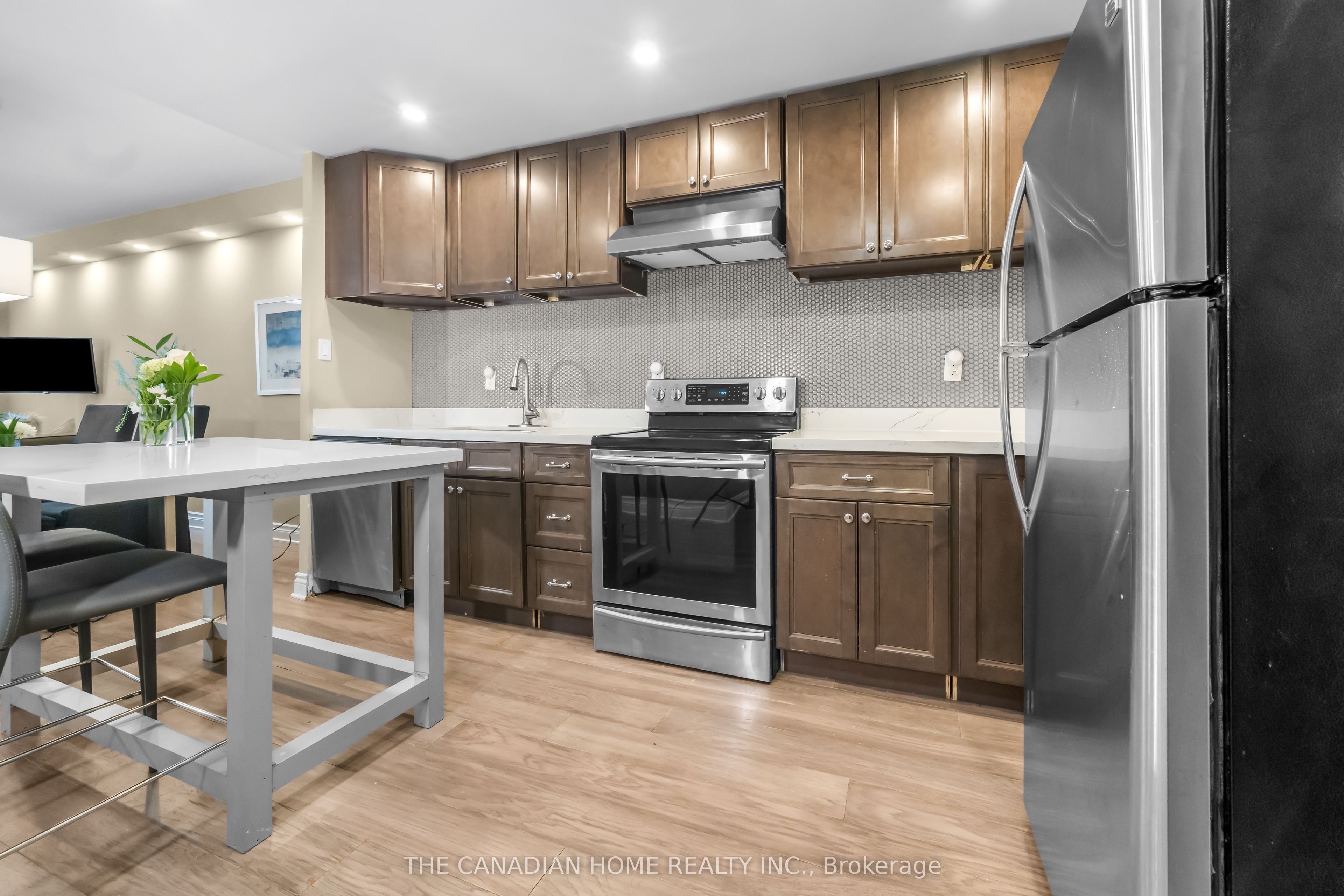 4 Lisa Street 103, Brampton, On L6t 4b6
