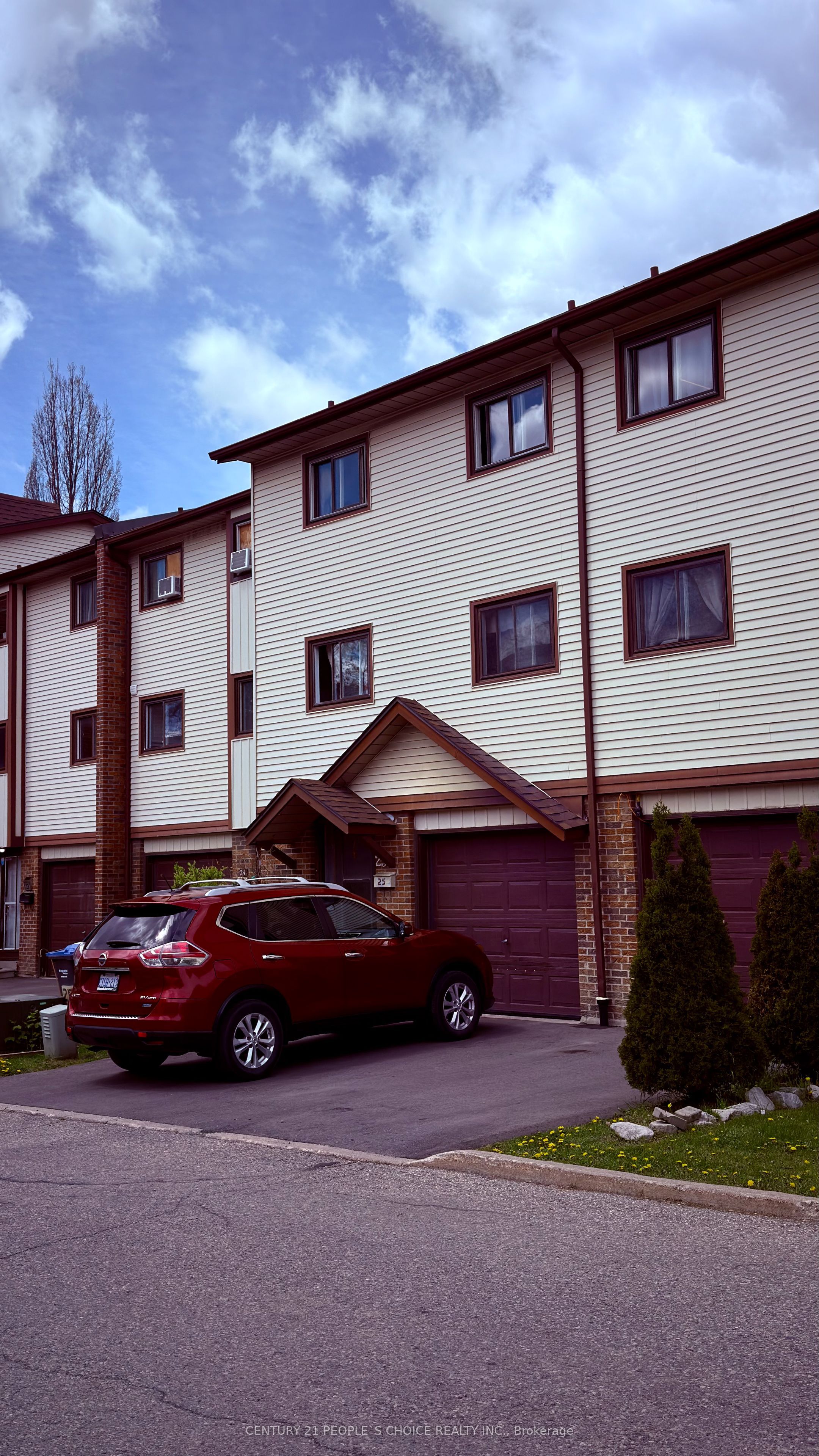 25 Mccallum Court, Brampton, On L6w 3m4