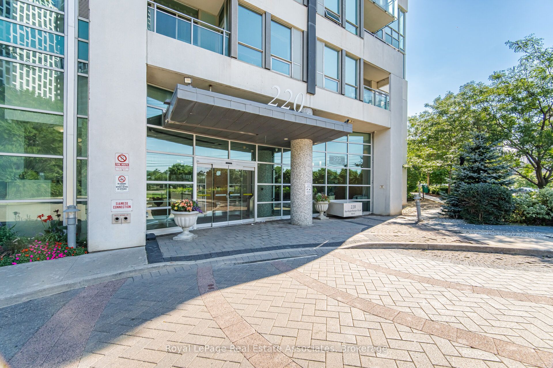 220 Burnhamthorpe Road W 305, Mississauga, On L5b 4n4