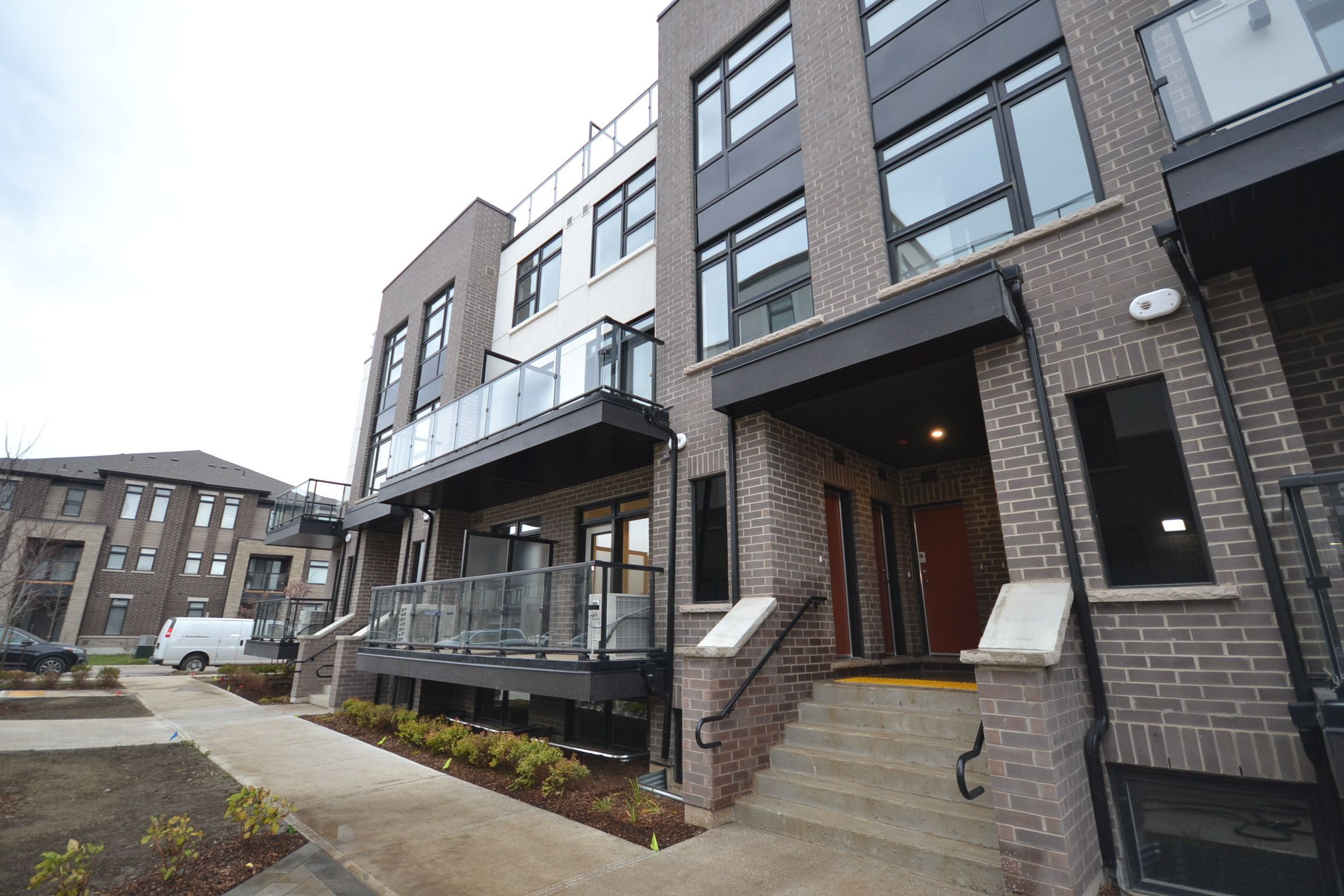 1573 Rose Way 107, Milton, On L9e 1n4