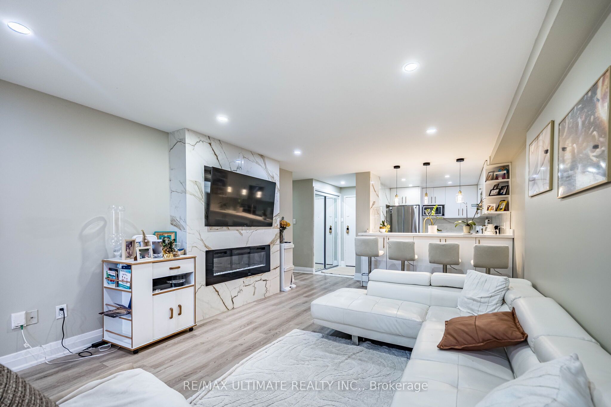 238 Albion Road 208, Toronto, On M9w 6a7