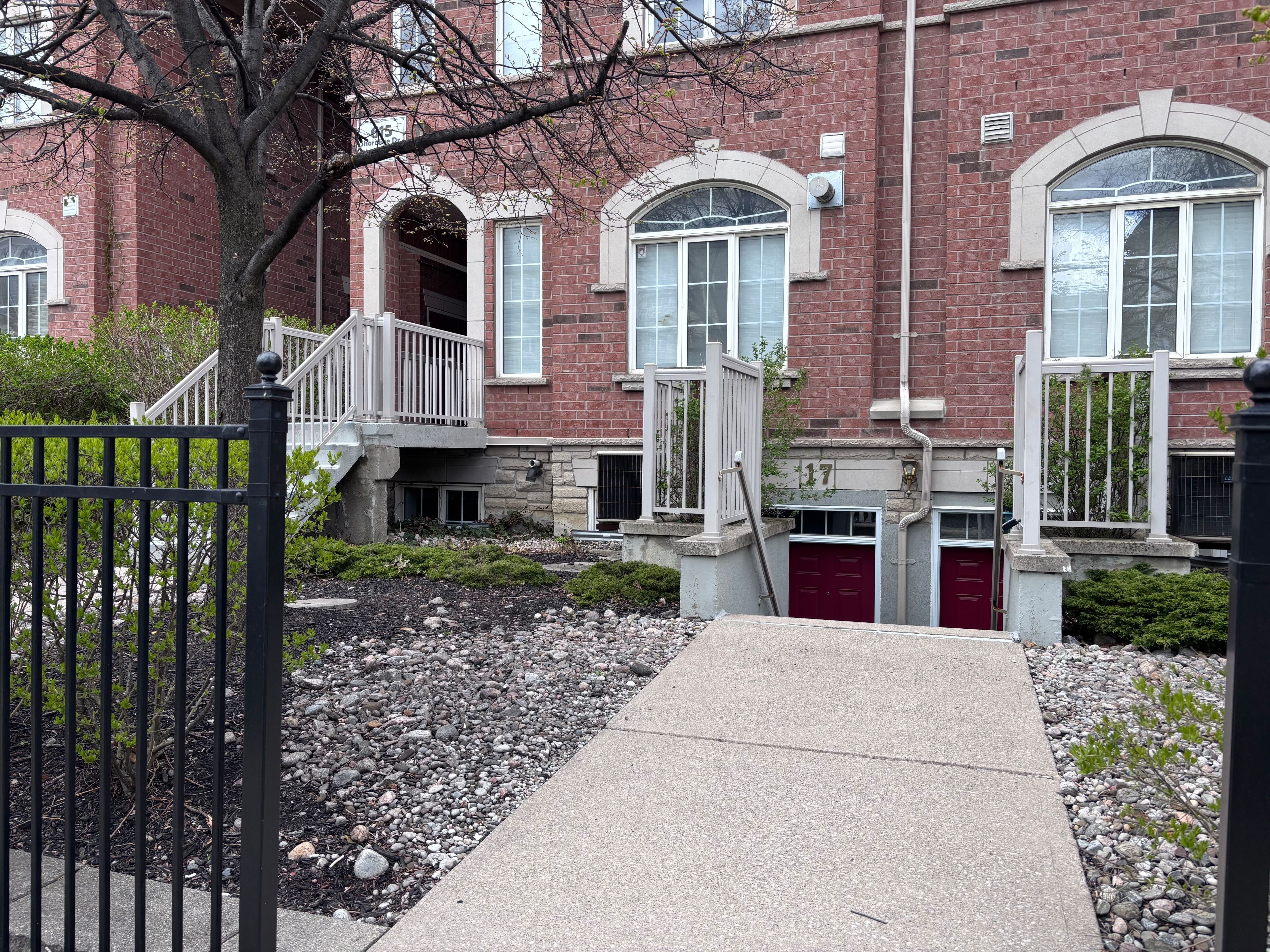 615 Shoreline Drive 17, Mississauga, On L5b 4k4
