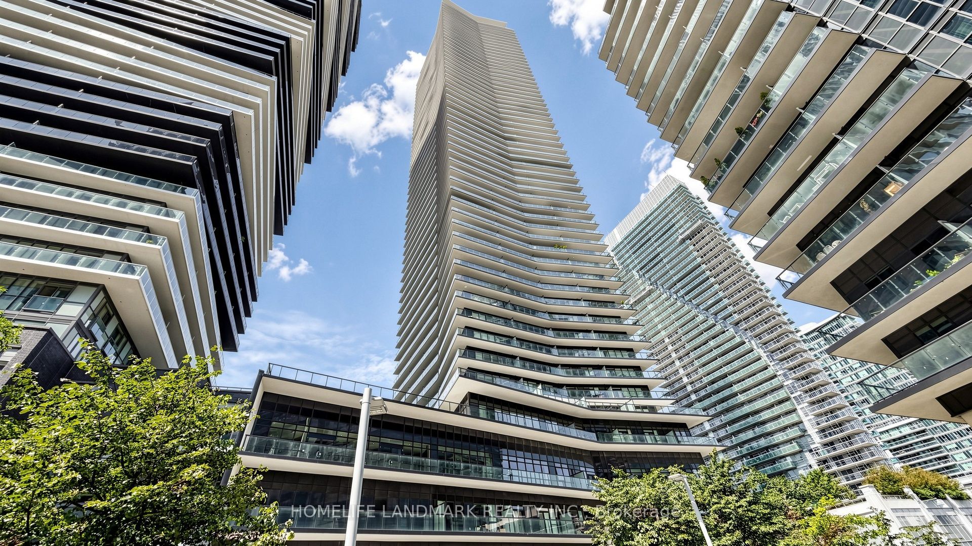 38 Annie Craig Drive 2702, Toronto, On M8v 0a8