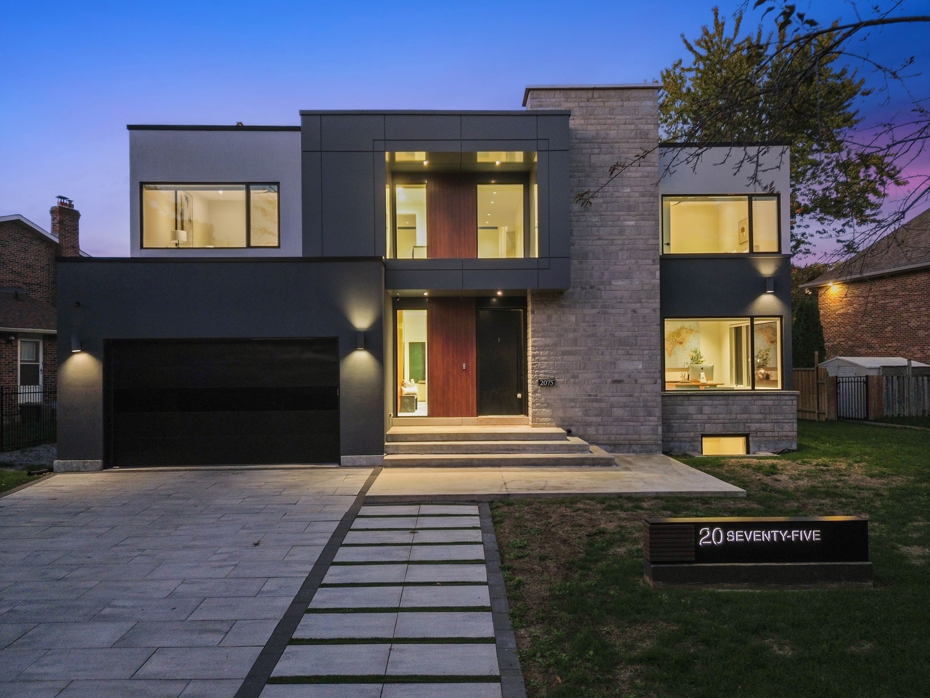 2075 Shawanaga Trail, Mississauga, On L5h 3z3