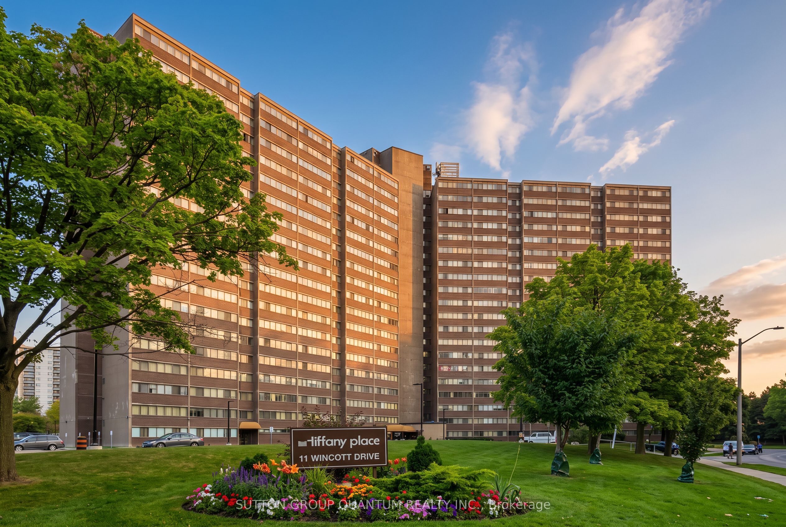 11 Wincott Drive 1810, Toronto, On M9r 2r9