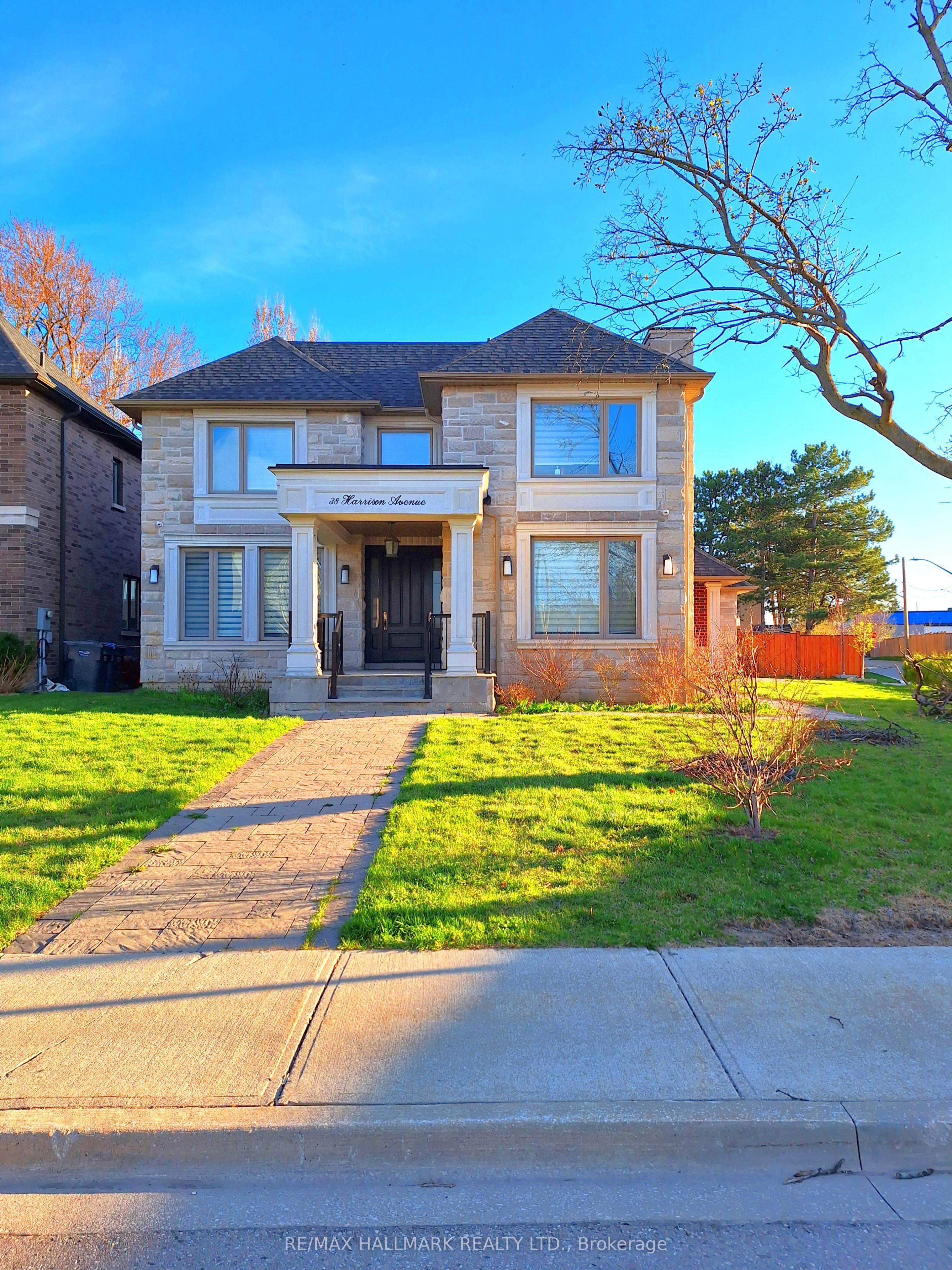 38 Harrison Avenue Lower, Mississauga, On L5h 2n9