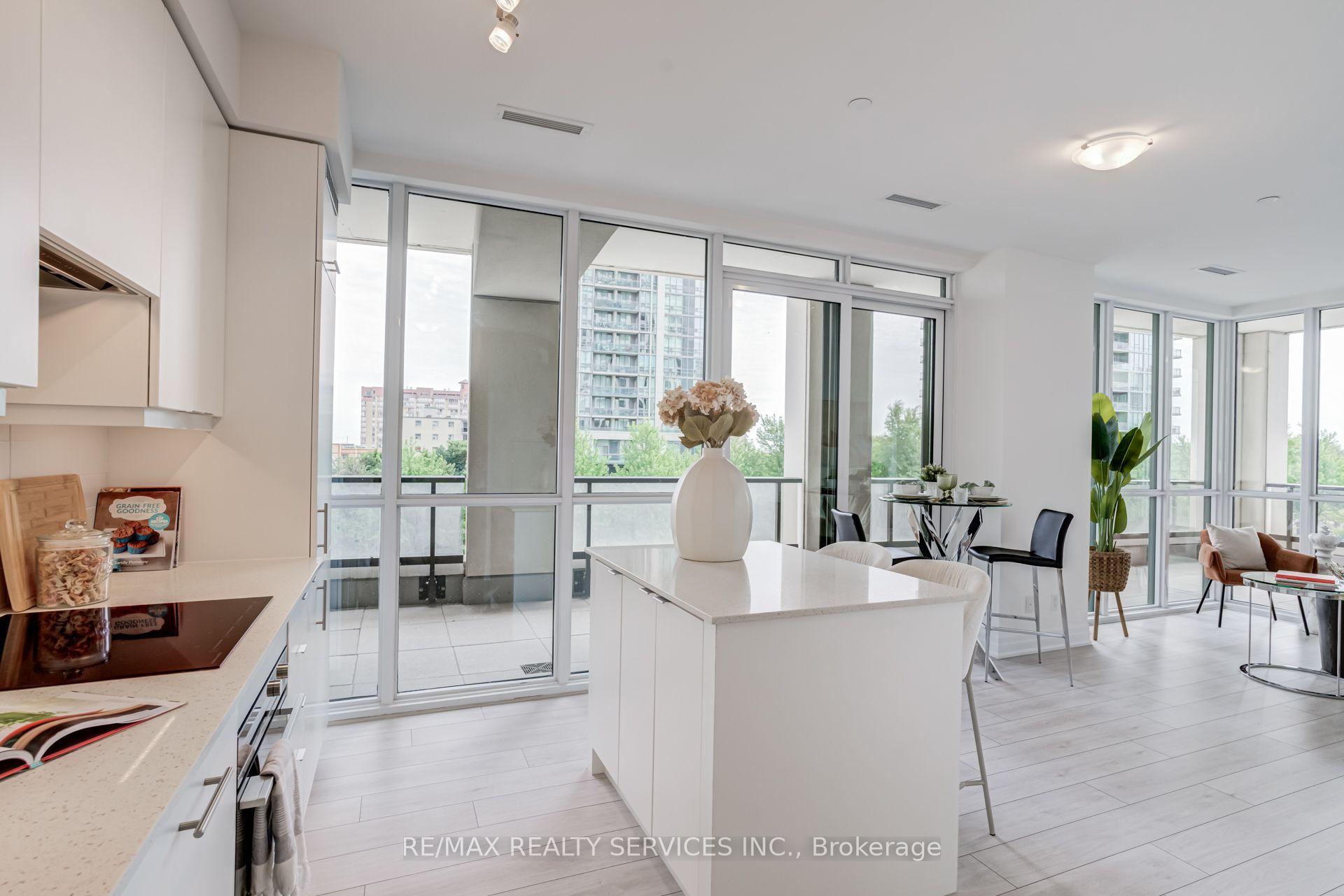 30 Elm Drive W 308, Mississauga, On L5b 0n6
